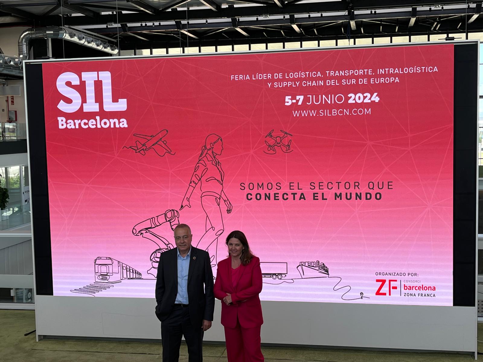El delegat especial de l'Estat al COnsorci de la Zona Franca, Pere Navarro i la directora general del DFactory, Blanca Sorigué / J.C.