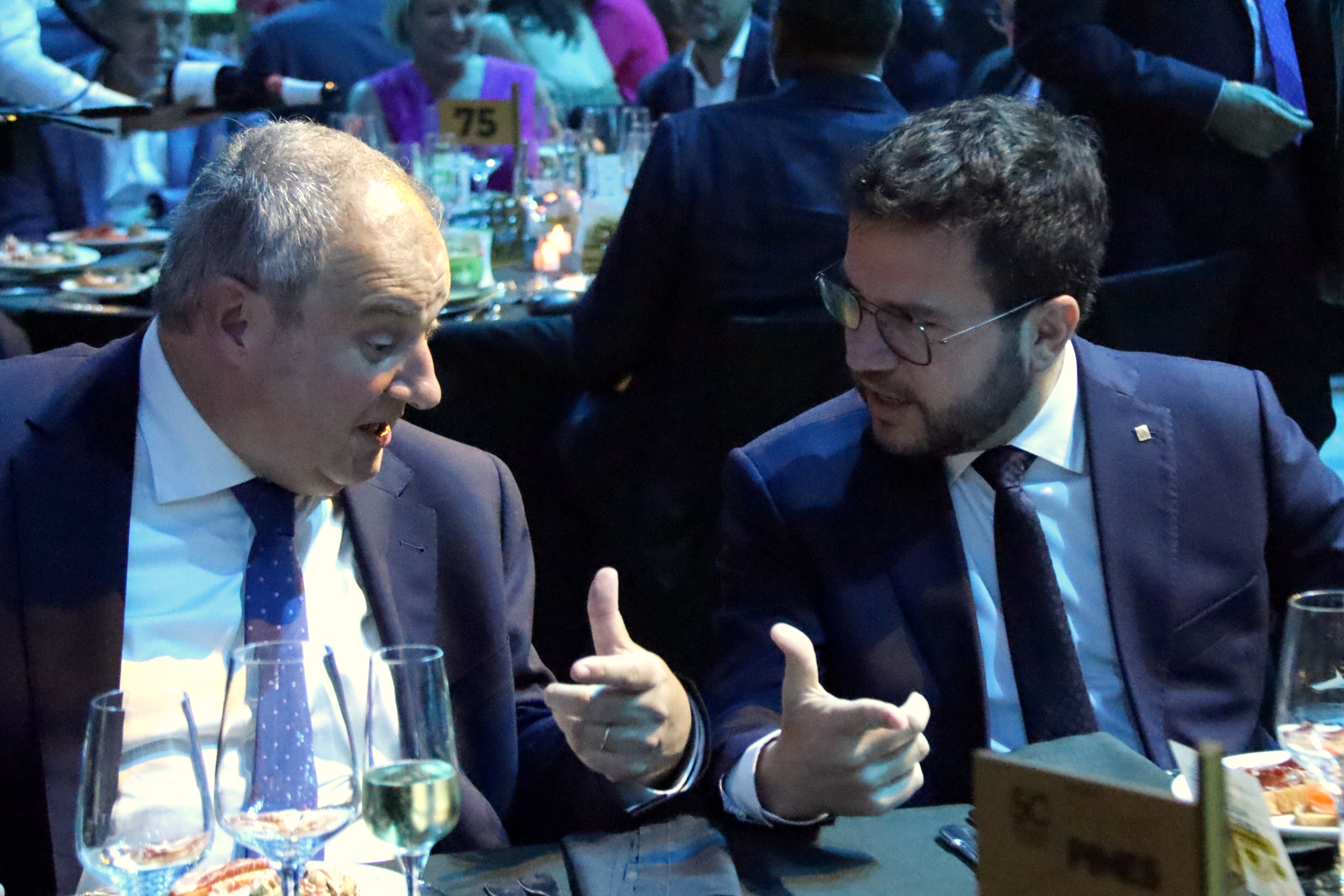 El president de la Generalitat, Pere Aragonès, amb el ministre d'Indústria, Jordi Hereu, a la 37a edició dels premis Pimes / ACN