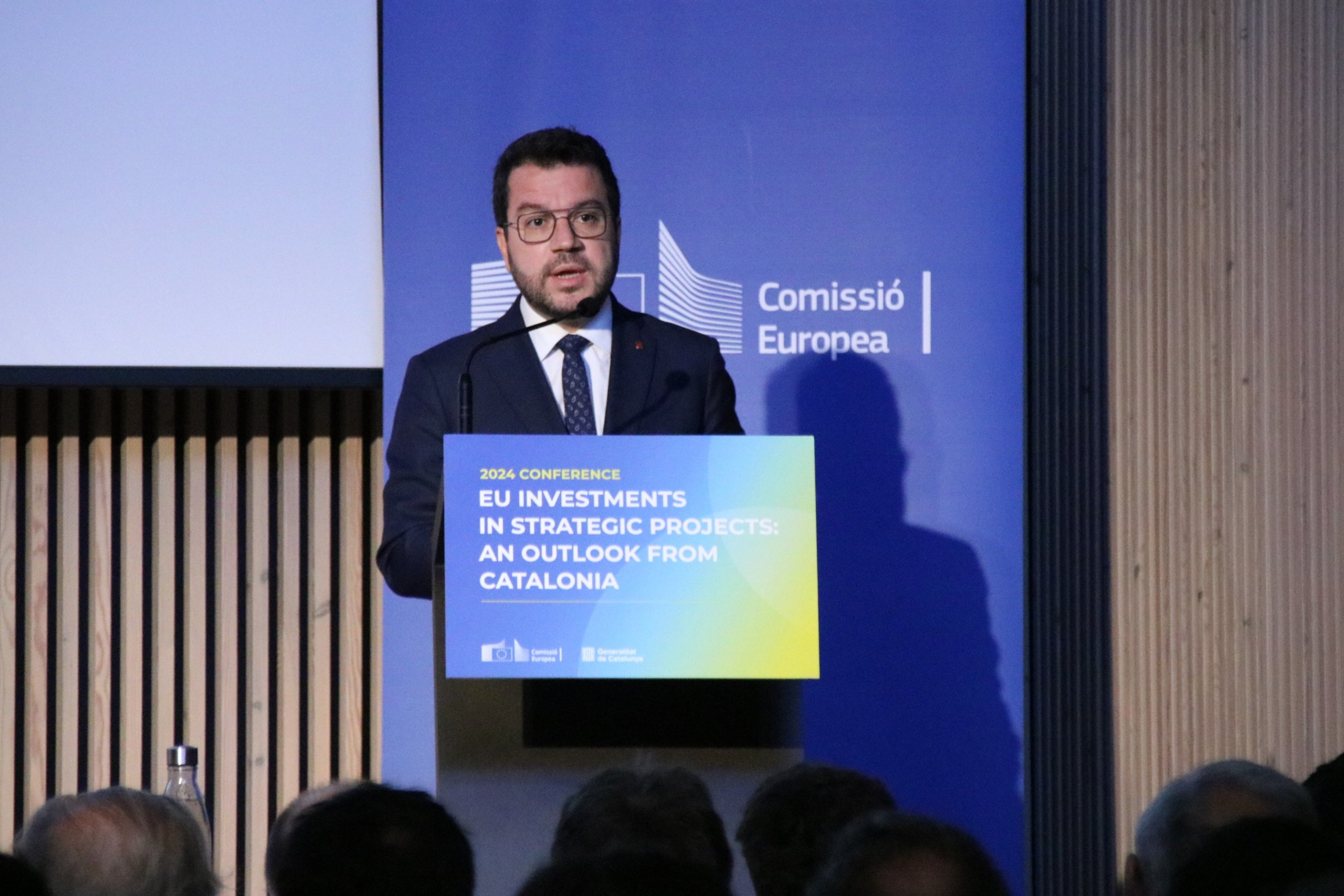 El president del Govern, Pere Aragonès, durant la conferència inaugural de la jornada 'Inversions de la UE en projectes estratègics: una visió des de Catalunya' / Albert Hernàndez / ACN