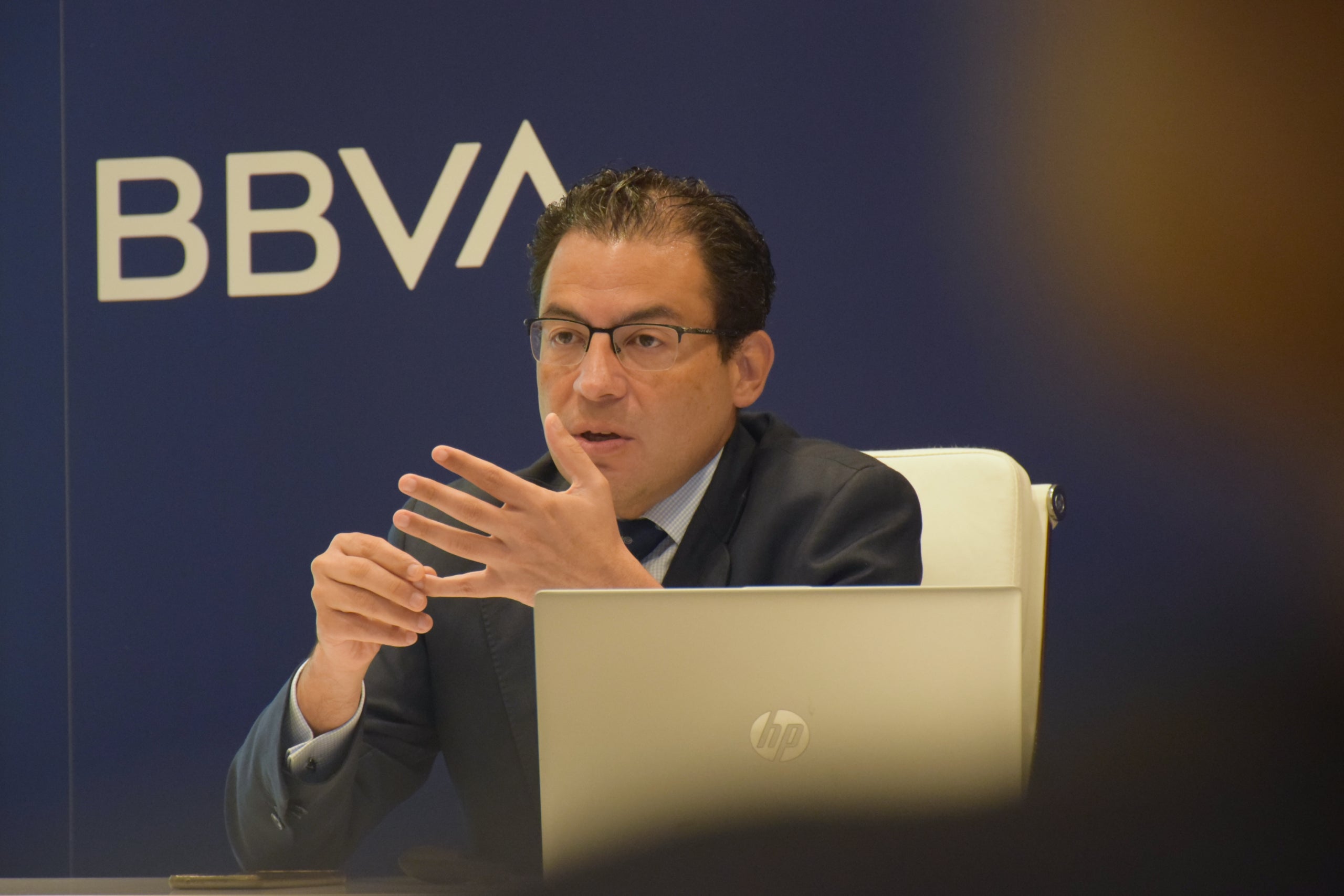 El economista jefe de BBVA Research para España, Miguel Cardoso, en rueda de prensa en Barcelona | Miquel Vera