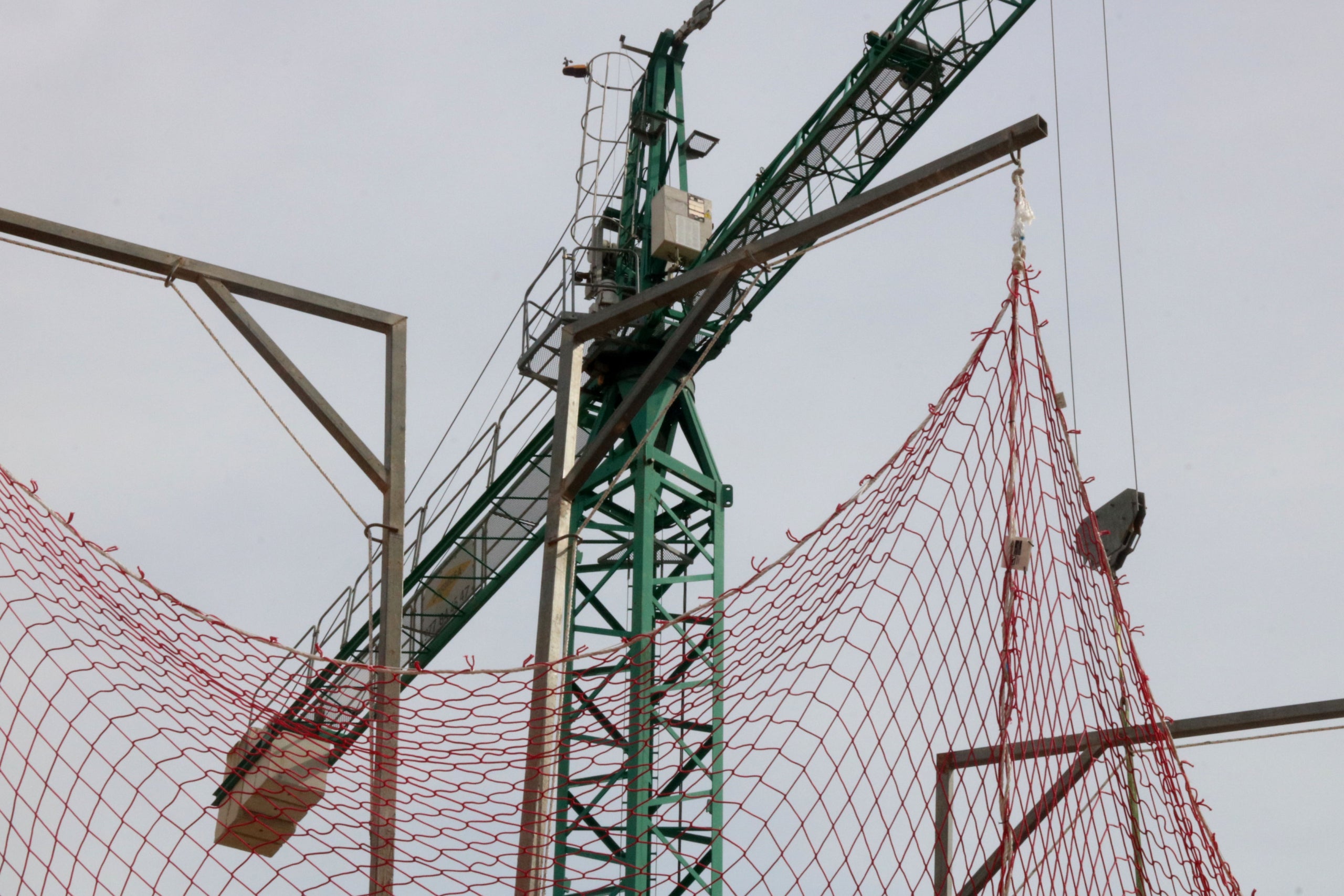 Detall d'una grua durant la construcció d'un edifici | Gemma Sánchez Bonel (ACN)