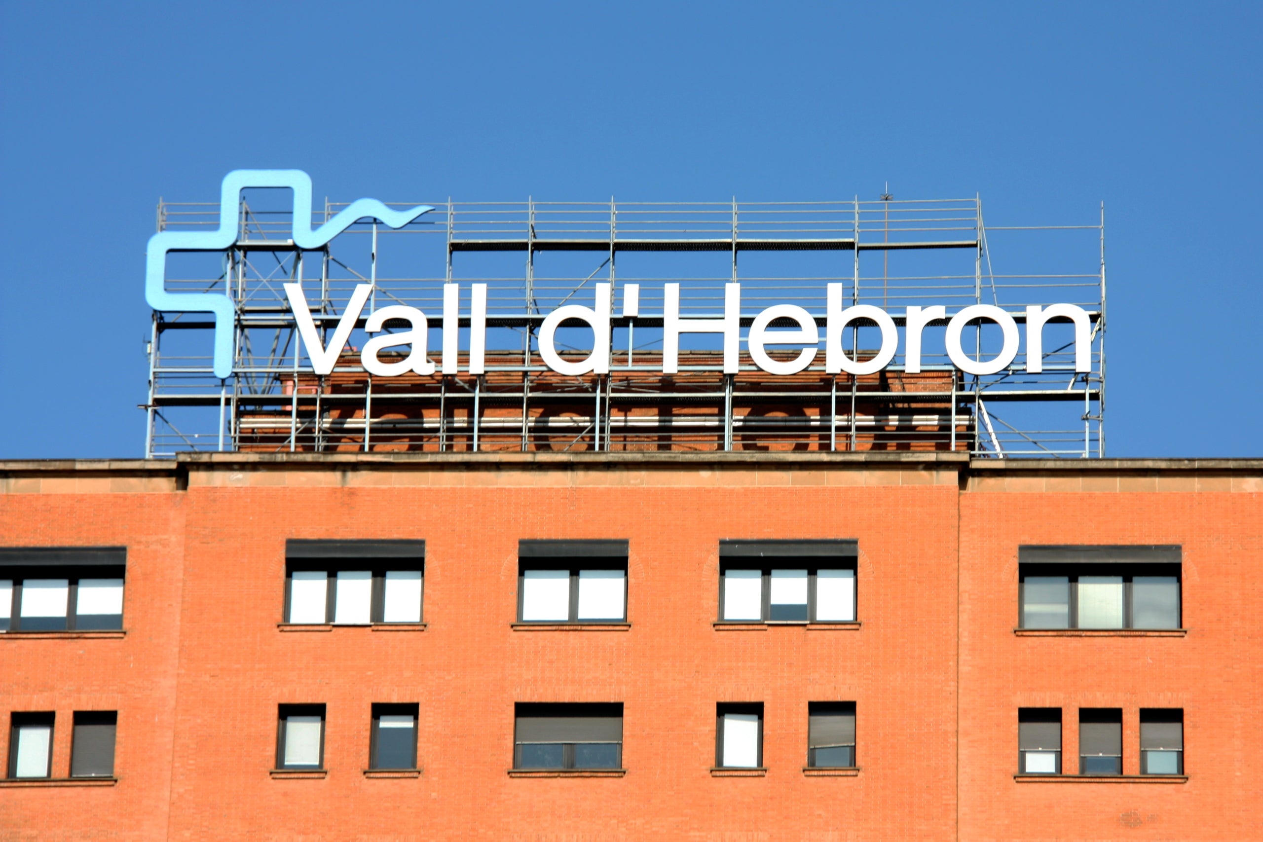 Imatge de la façana de l'hospital Vall d'Hebron de Barcelona / ACN