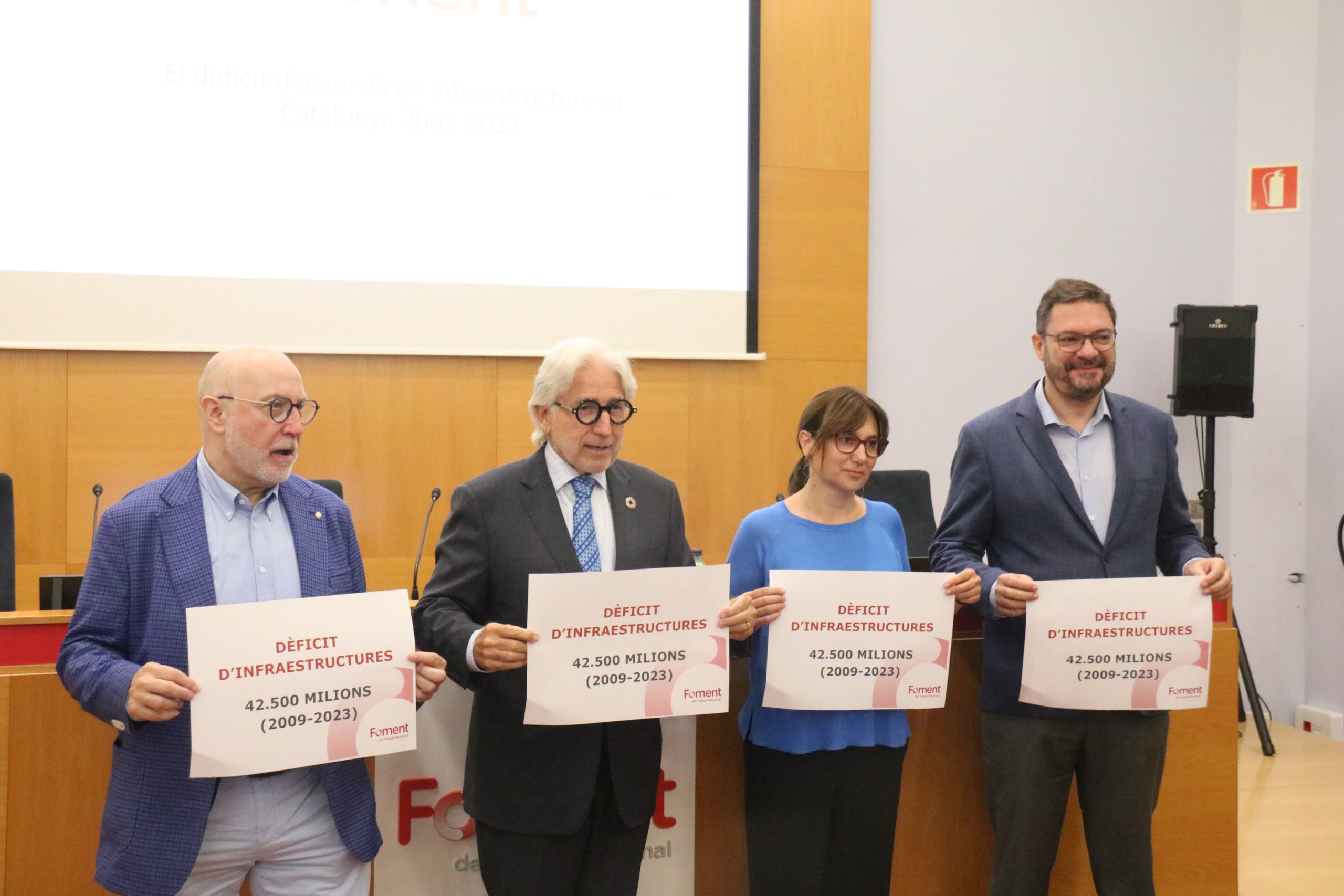 Imatge de l'inici de la roda de premsa de Foment del treball sobre el dèficit d'infraestructures a Catalunya / ACN