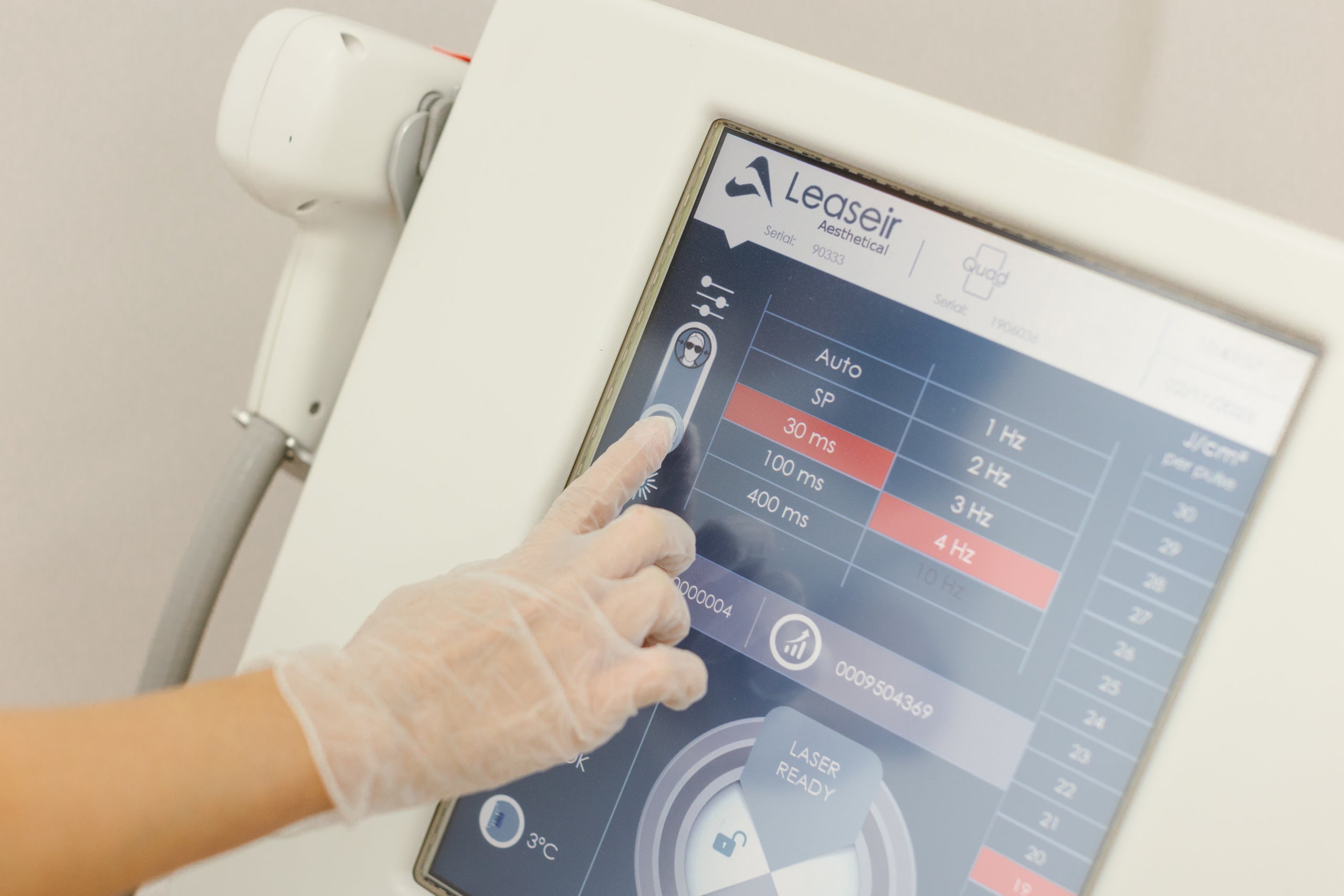 La imatge d'una de les màquines que s'utilitza durant una sessió de depilació làser d'Elha Laser Center / Cedida