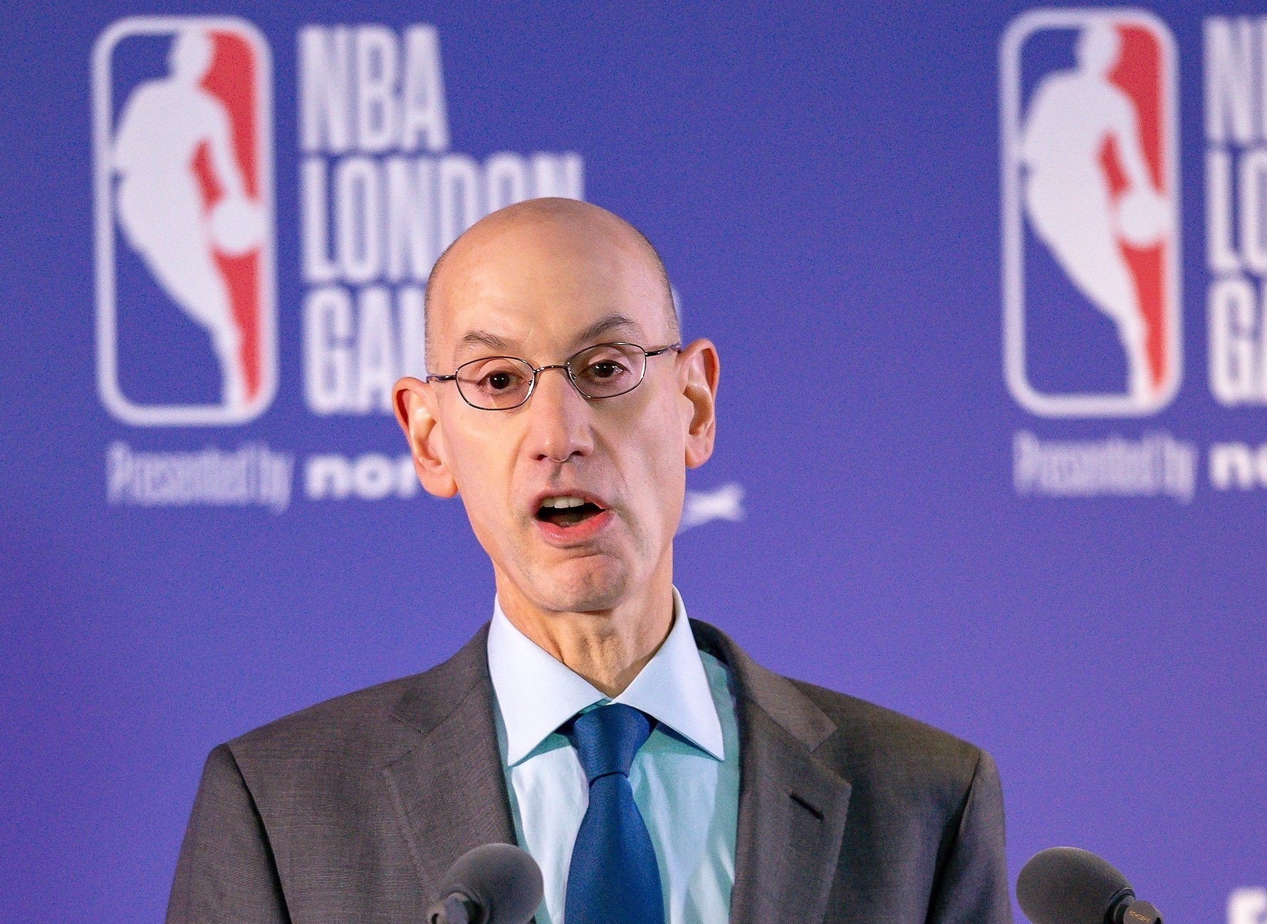 El màxim dirigent de l'NBA, Adam Silver, durant una roda de premsa a Londres / NBA