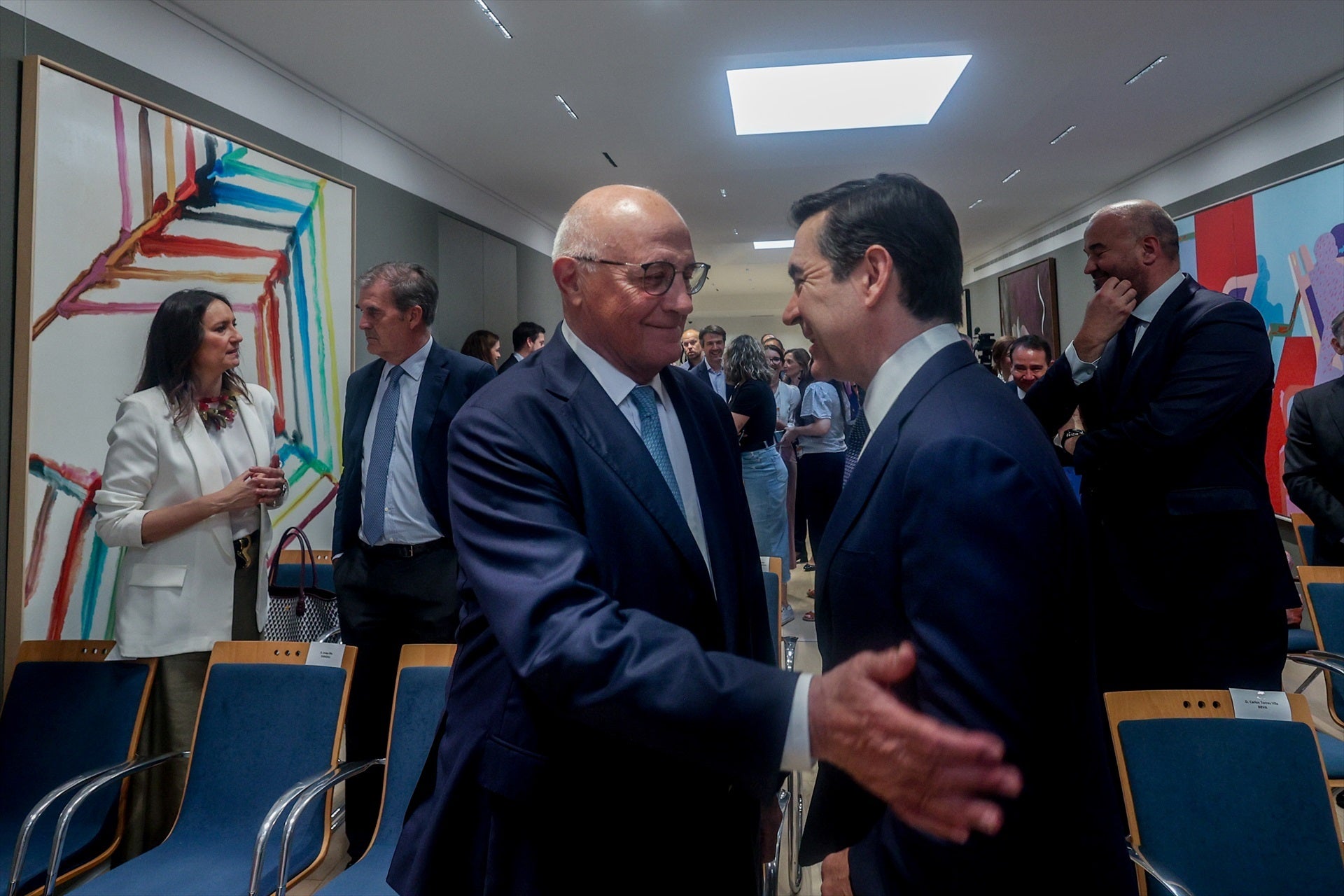 Els presidents del Banc Sabadell i del BBVA, Josep Oliu i Carlos Torres, durant un acte el passat mes de juny / Ricardo Rubio - Europa Press