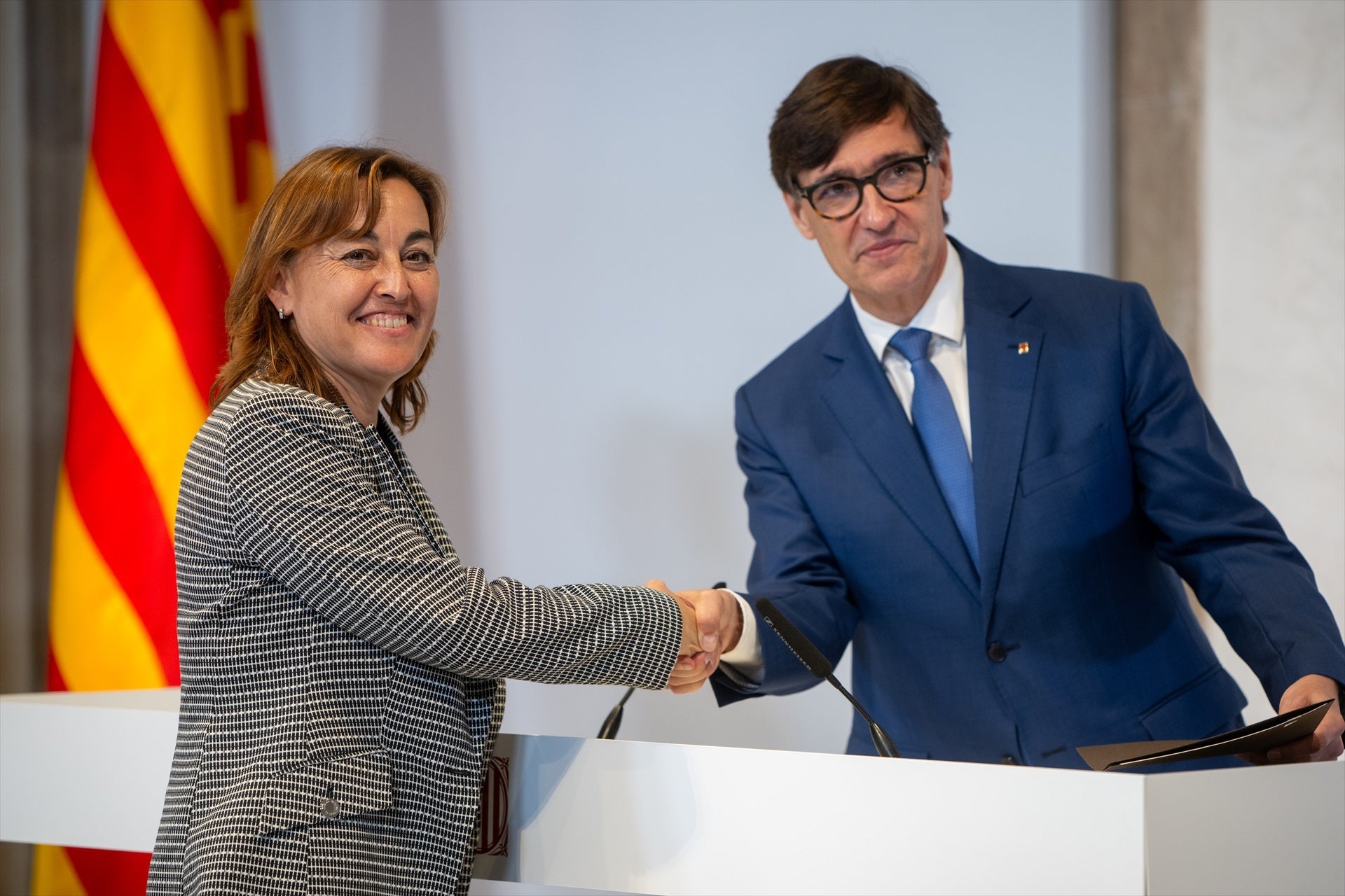 El presidente de la Generalitat, Salvador Illa, durante la toma de posesión de la consejera de Territorio, Vivienda y Transición Ecológica, Sílvia Paneque / Lorena Sopêna - Europa Press