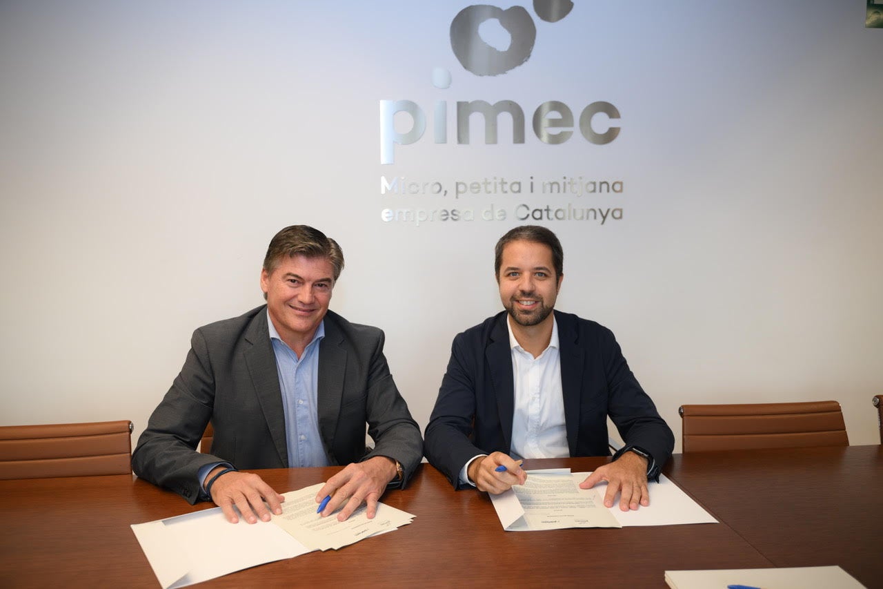 El president de Pimec, Antoni Cañete, i el CEO de Parlem, Xavier Capellades, durant la firma de l'acord / Parlem