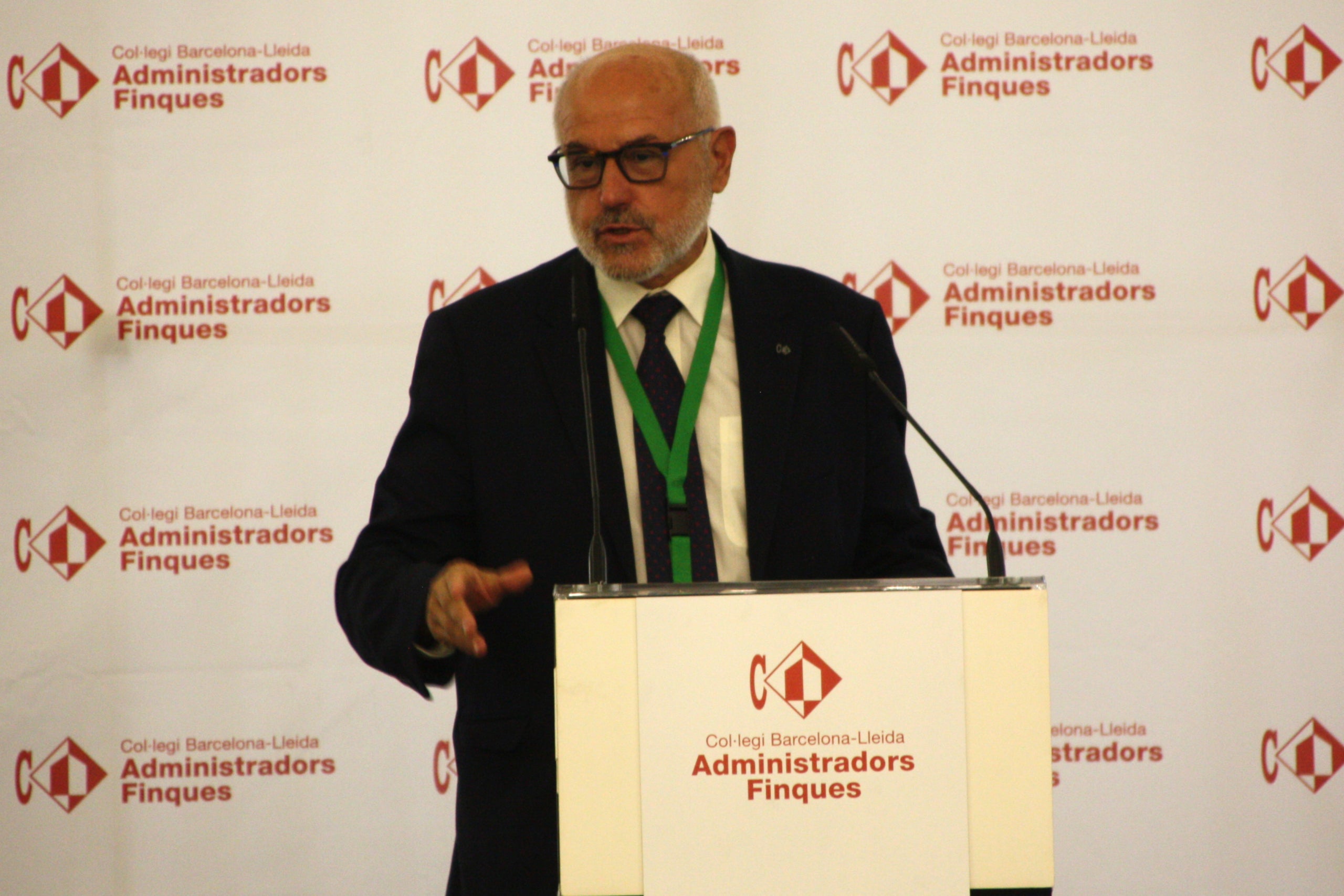 El president del Col·legi d’Administradors de Finques de Barcelona-Lleida, Lorenzo Viñas, durant la presentació de l'estudi de tendències del sector de l'Administració de finques / ACN (Martí Pernía)