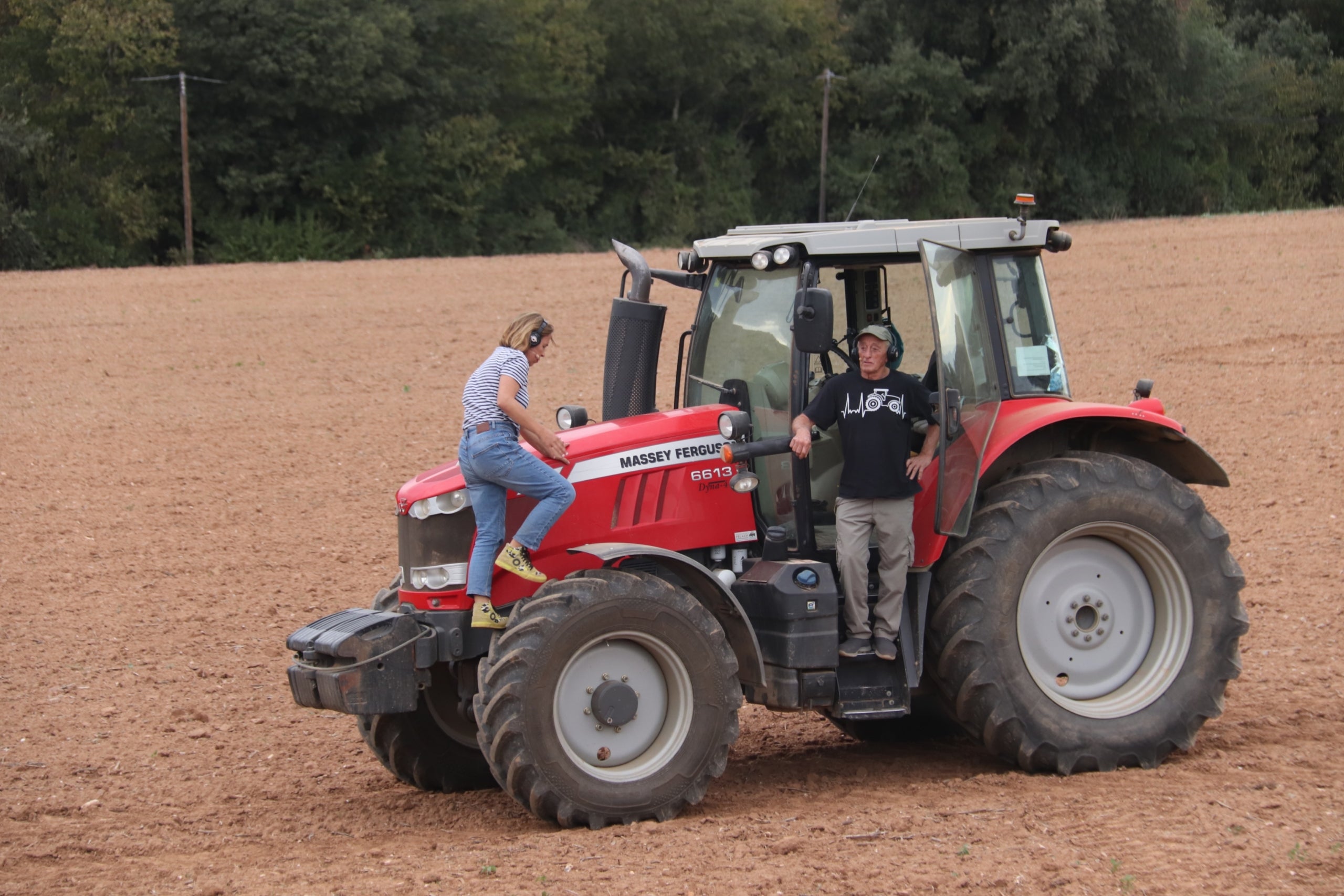 Imatge d'arxiu d'un tractor en un camp de Celrà / ACN