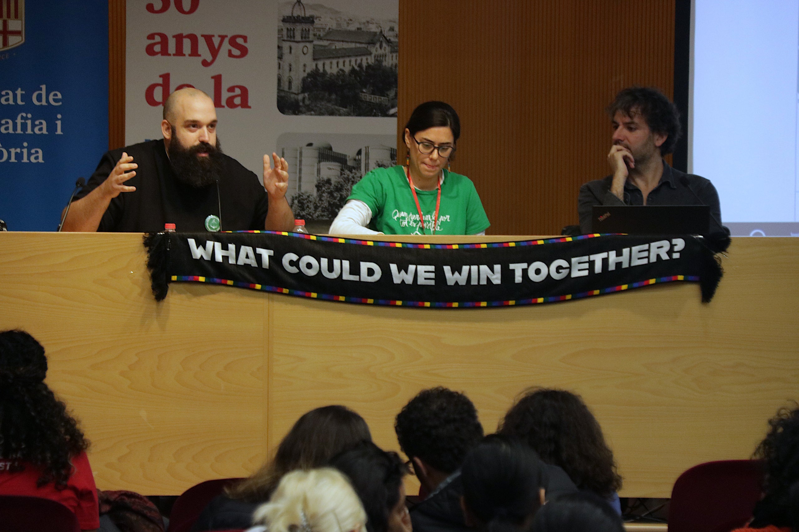 Els experts Manuel Gabarre i Luís Sanmartín durant l'Assemblea Popular Internacional per l'Habitatge / ACN