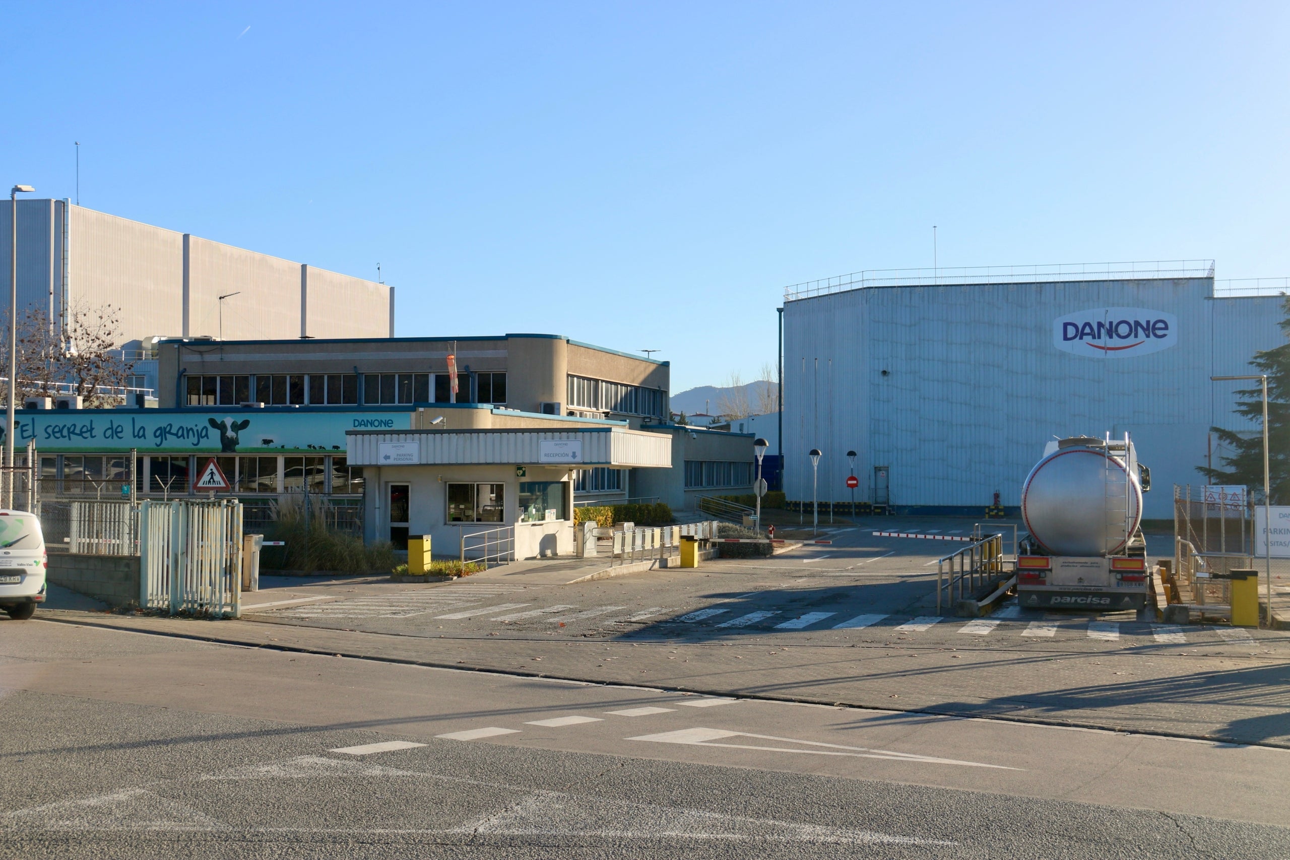 Acceso a la planta de Danone de Parets del Vallès / ACN