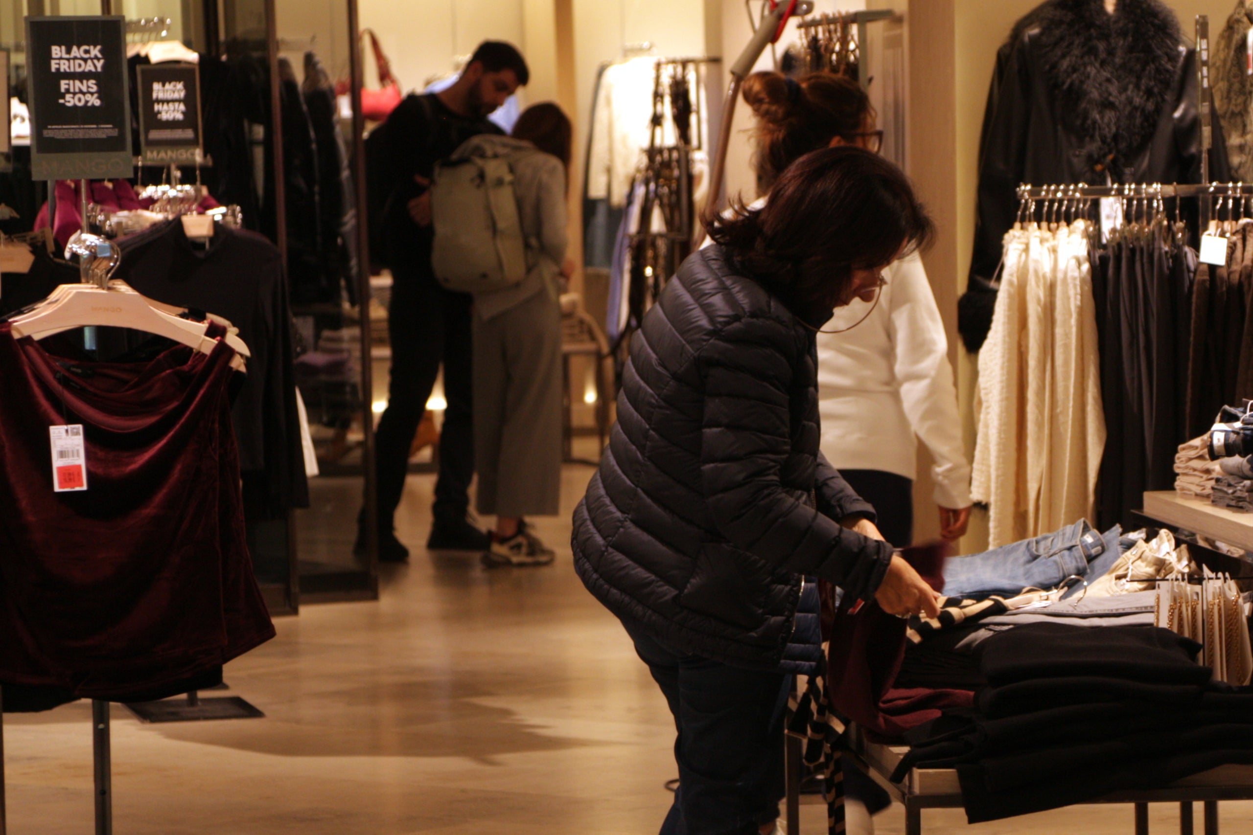 Una botiga barcelonina durant les setmanes d'ofertes que precedeixen el Black Friday / ACN