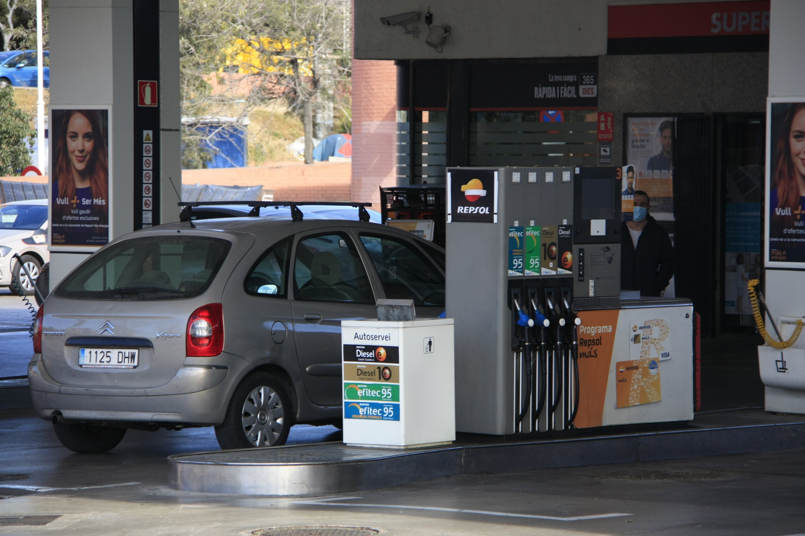 Exterior d'una gasolinera del Poblenou | ACN