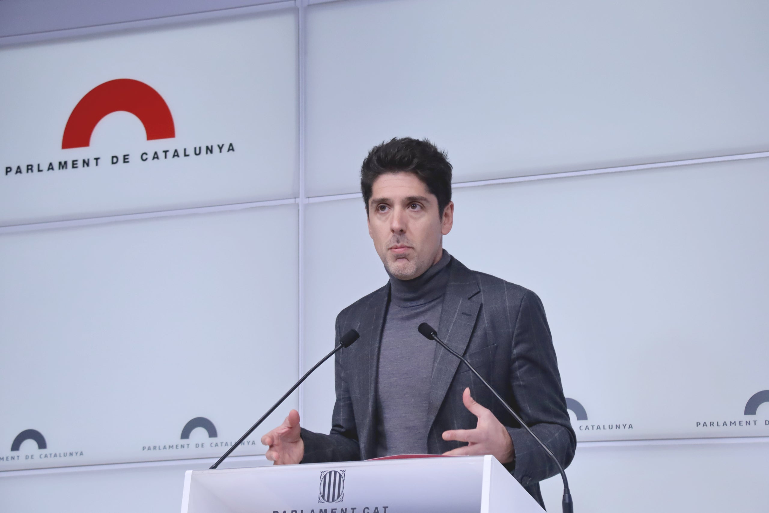 El portavoz de Els Comuns en el Parlamento, David Cid, en rueda de prensa este martes | Nico Tomás (ACN)