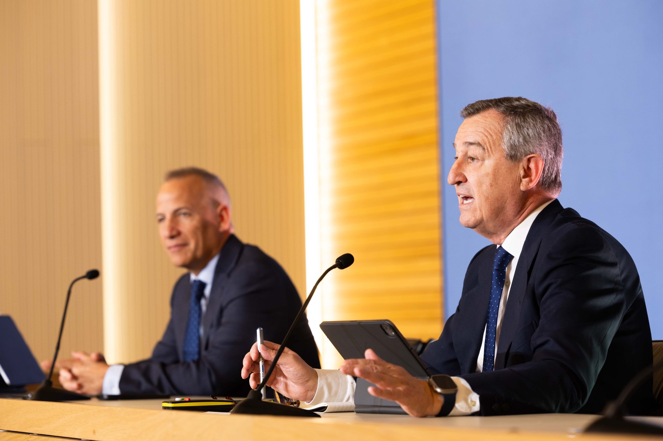 El CEO del Sabadell, César González-Bueno, i el director financer, Sergio Palavecino / Banc Sabadell