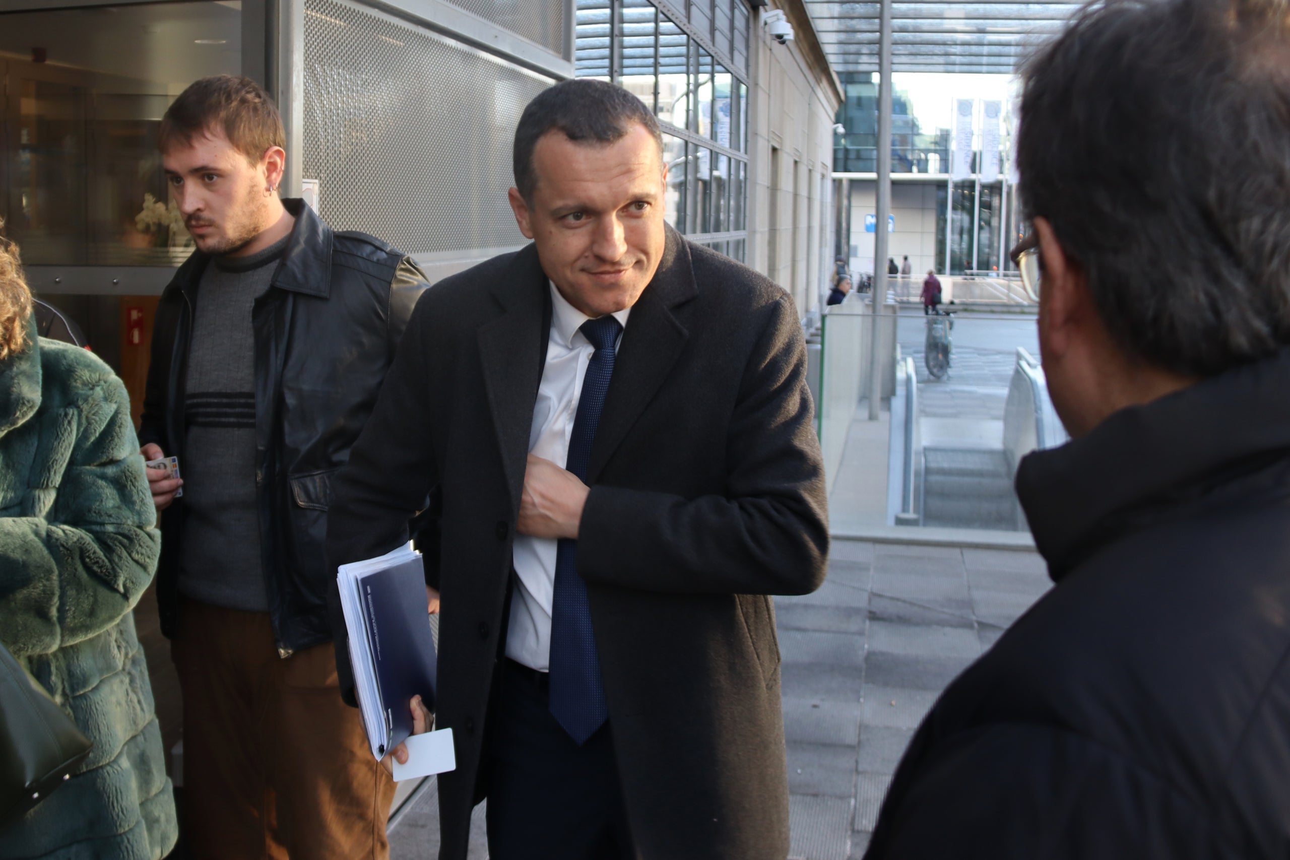 El conseller d'Agricultura i Pesca, Òscar Ordeig, arriba al Consell de la UE per participar a la reunió de ministres del ram dels 27 | Marta Vidal (ACN)