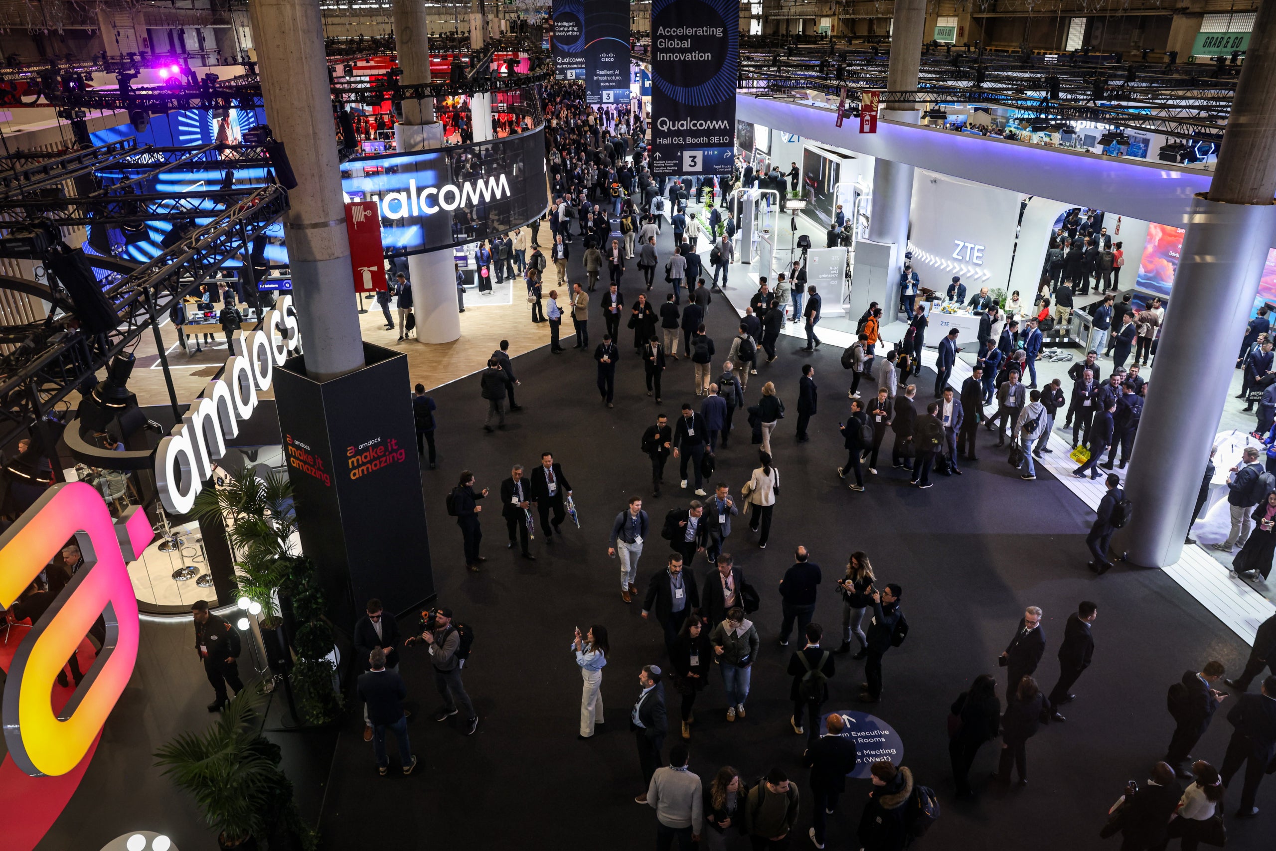 Imagen de uno de los pabellones de Fira de Barcelona durante el MWC 2025 / ACN