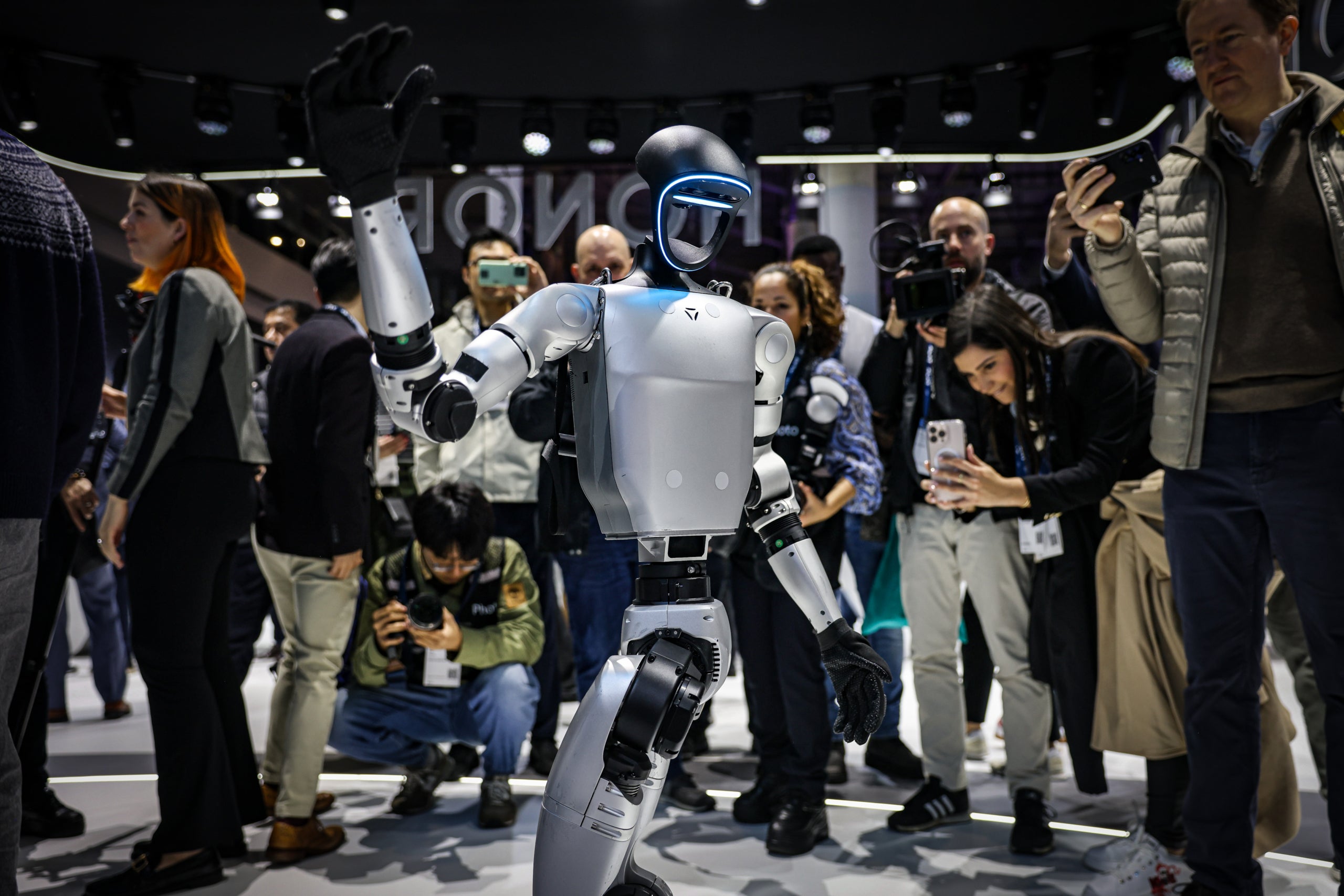 Un robot humanoide a l'estand d'Honor / Jordi Borràs / ACN