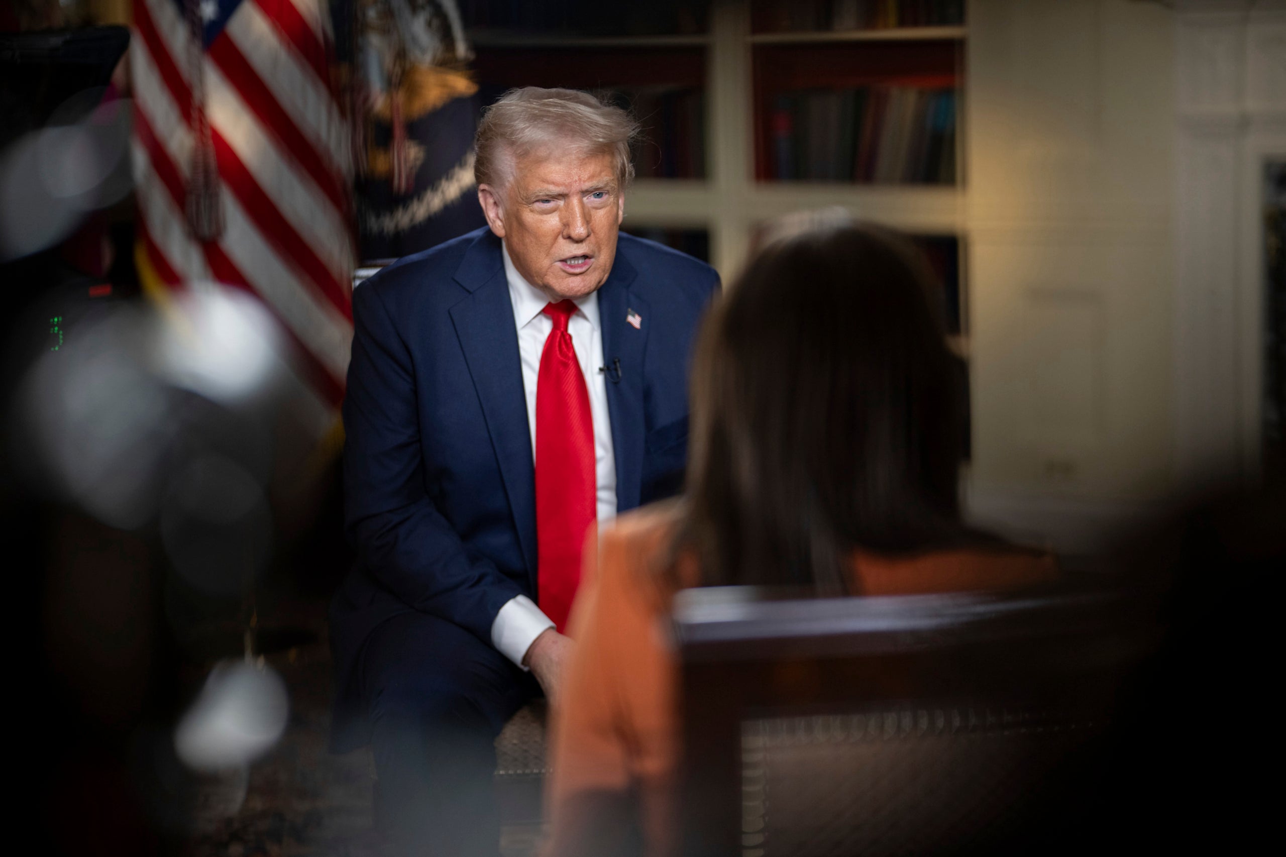 El president dels Estats Units, Donald Trump, respon a una pregunta durant una entrevista / Europa Press