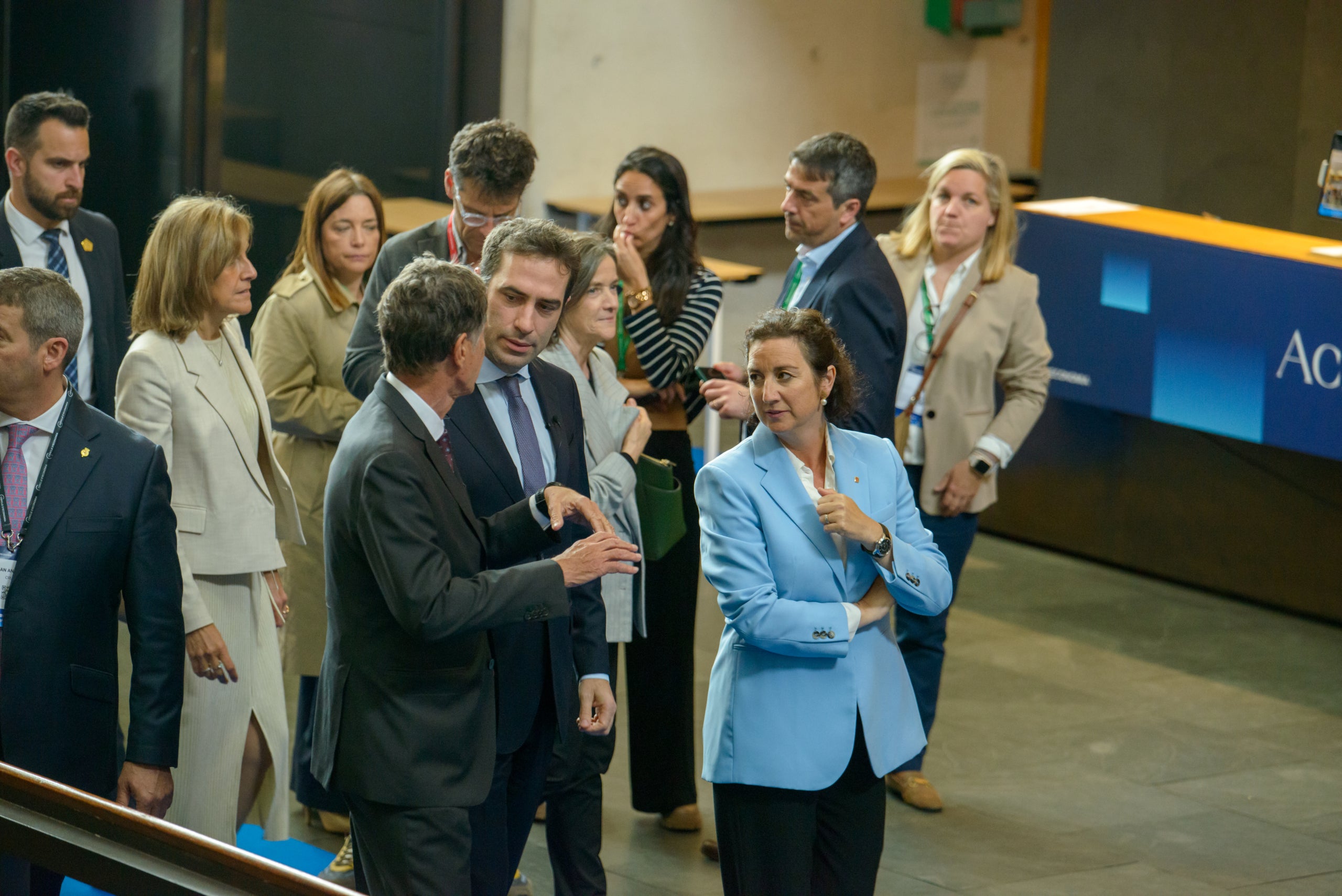 El ministre d'Economia, Carlos Cuerpo, amb el president del Cercle, Jaume Guardiola, i la consellera d'Economia, Alicia Romero / Cercle d'Economia