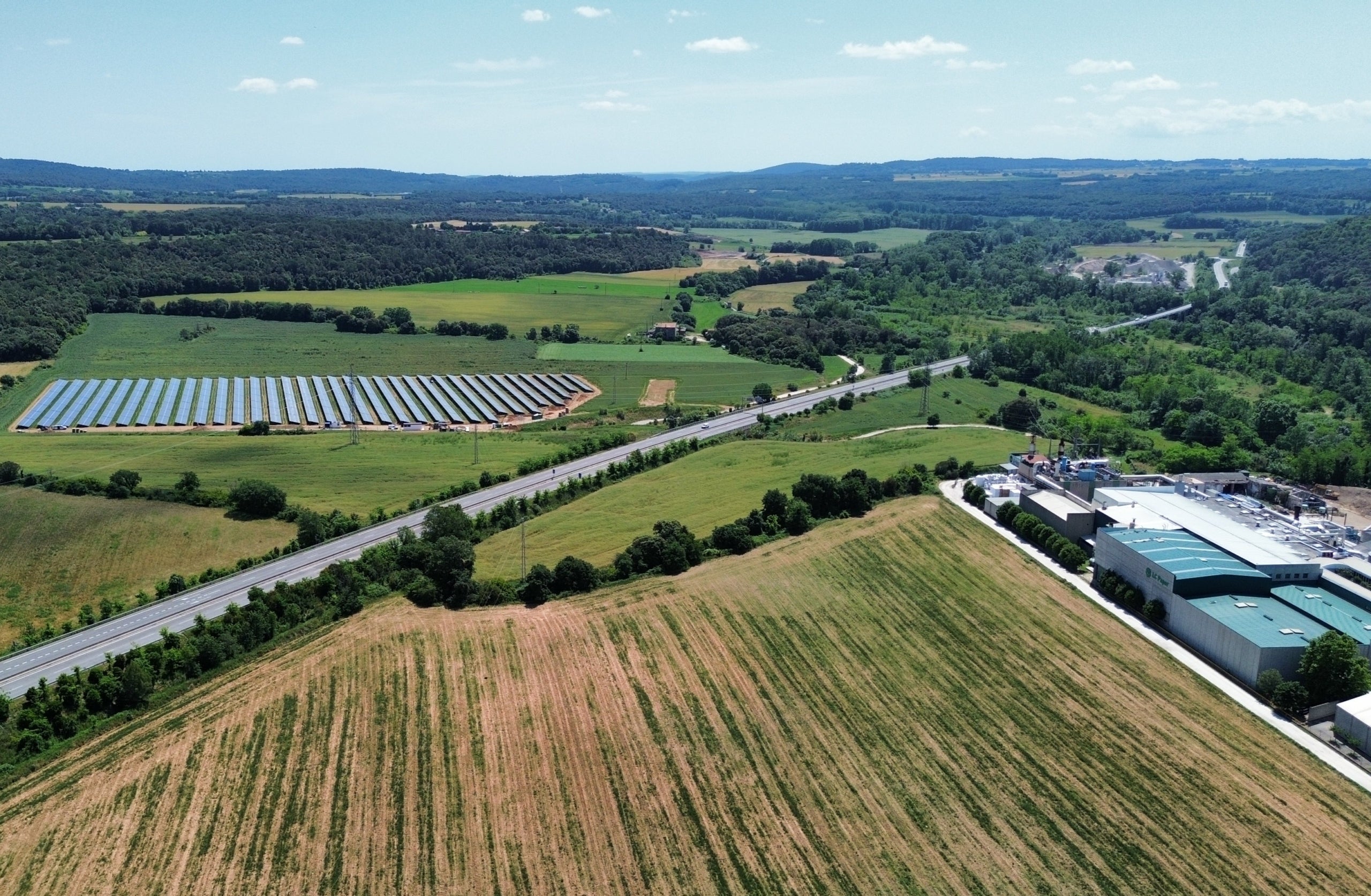 Una imagen del parque fotovoltaico de autoconsumo de LC Paper instalado en Girona / Cedida por LC Paper