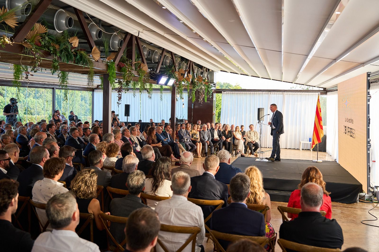 La sala de la Masia Piguillem durante la intervención del consejero de Empresa y Trabajo, Miquel Sàmper, en el acto del Día de la Empresa / Foto: Departamento de Empresa y Trabajo