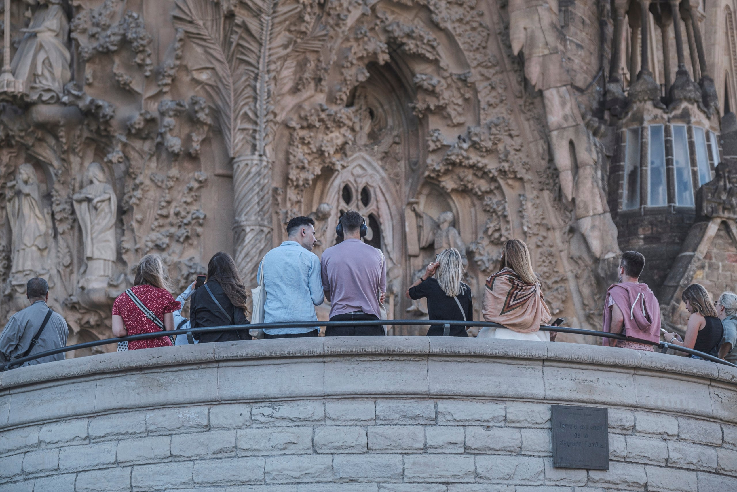 Un grup de turistes visitant la Sagrada Família / Jordi Borràs (ACN)