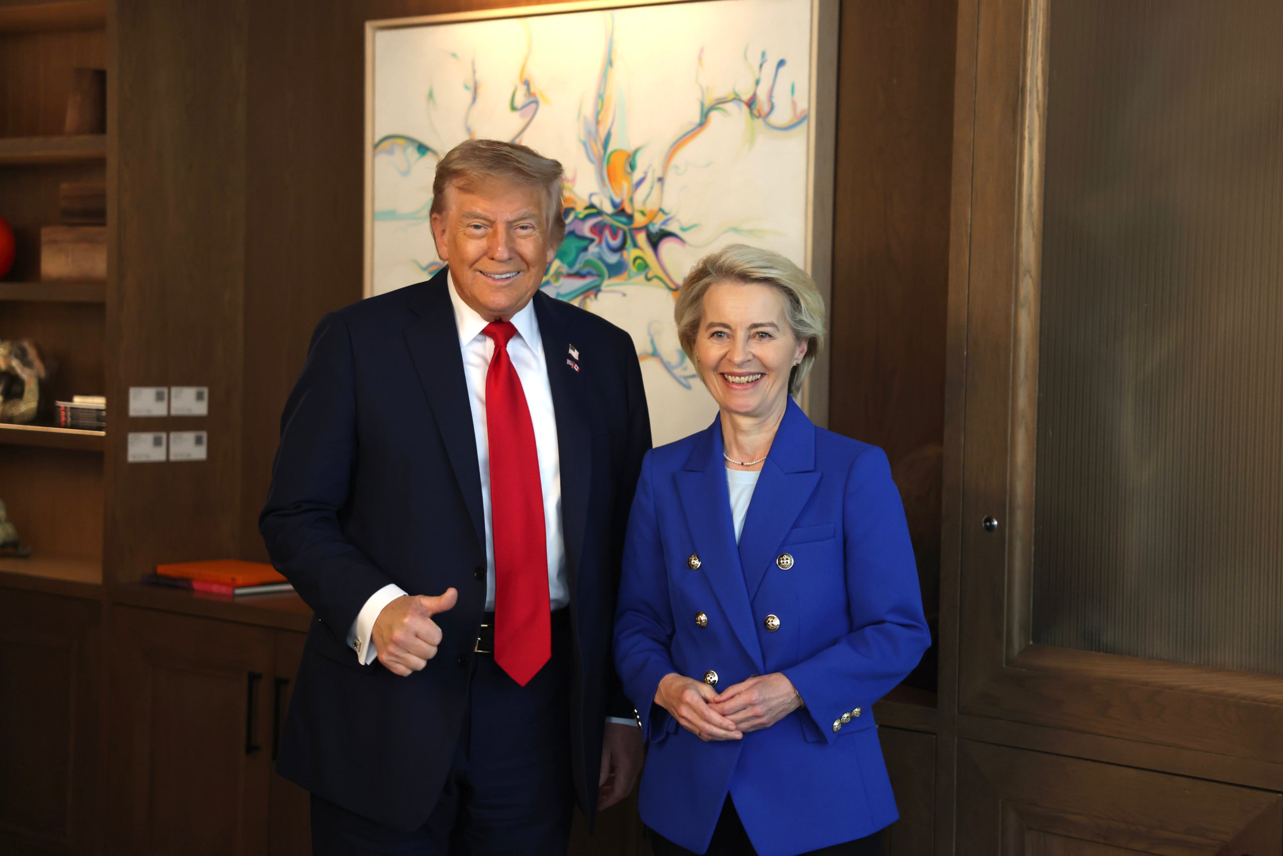 El president dels Estats Units, Donald Trump, i la presidenta de Comissió Europea, Ursula von der Leyen, durant la cimera del G-7 / EBS