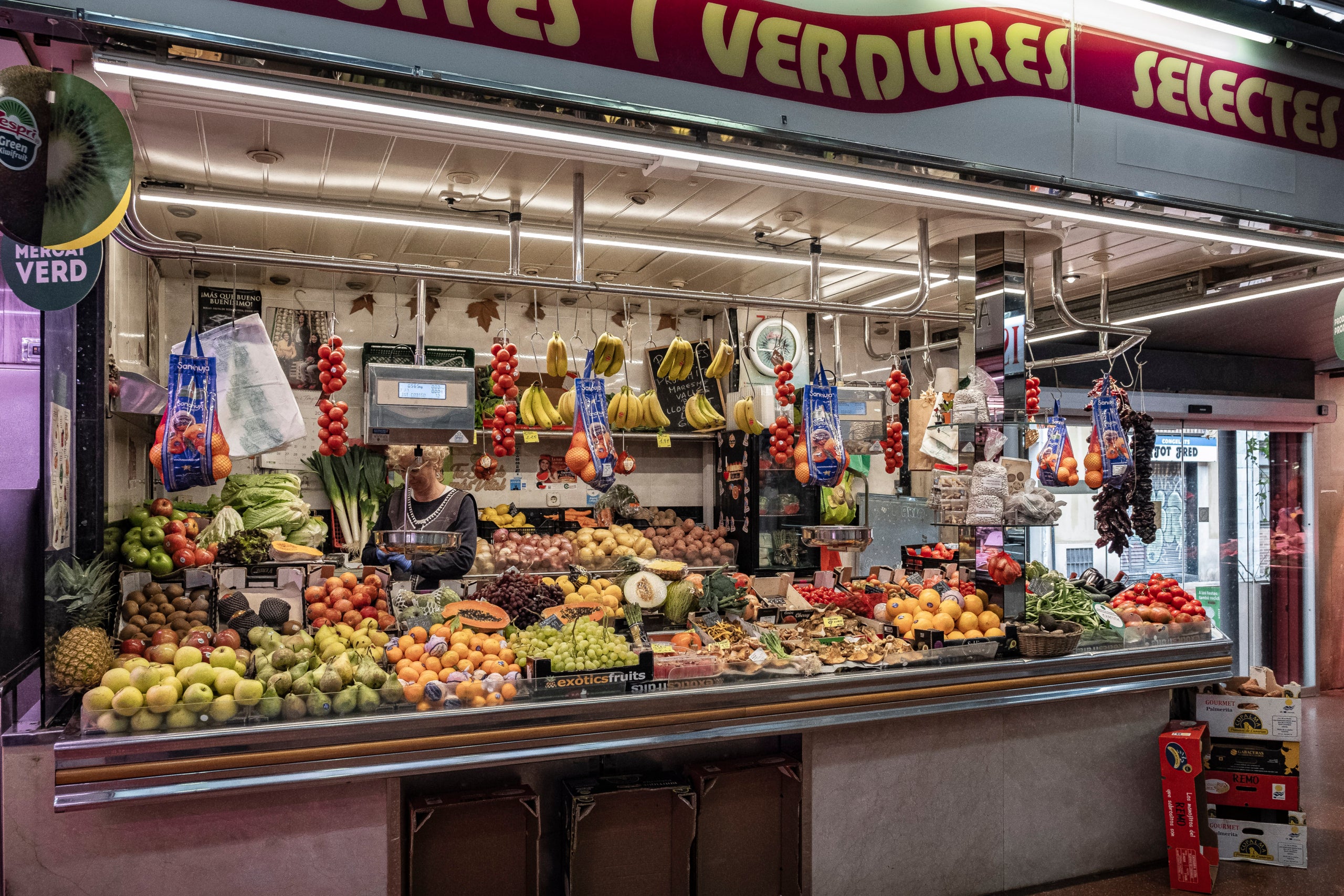 Una parada de fruites i verdures en un mercat | Jordi Borràs (ACN)