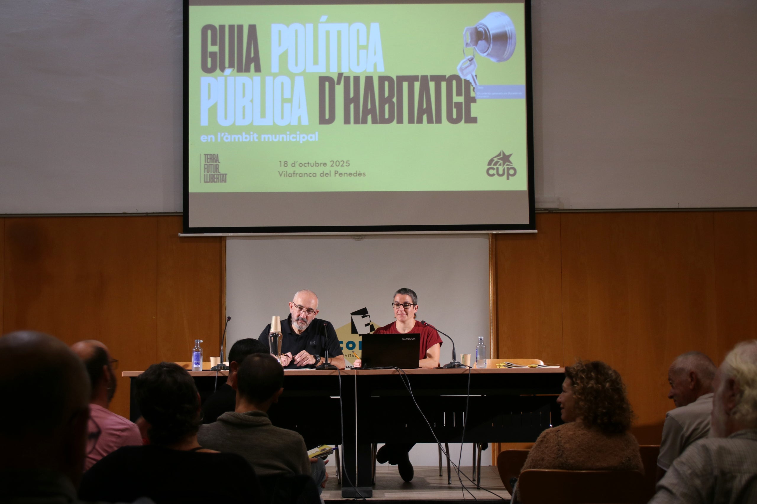 La presentació de la guia de política pública d'habitatge de la CUP / ACN