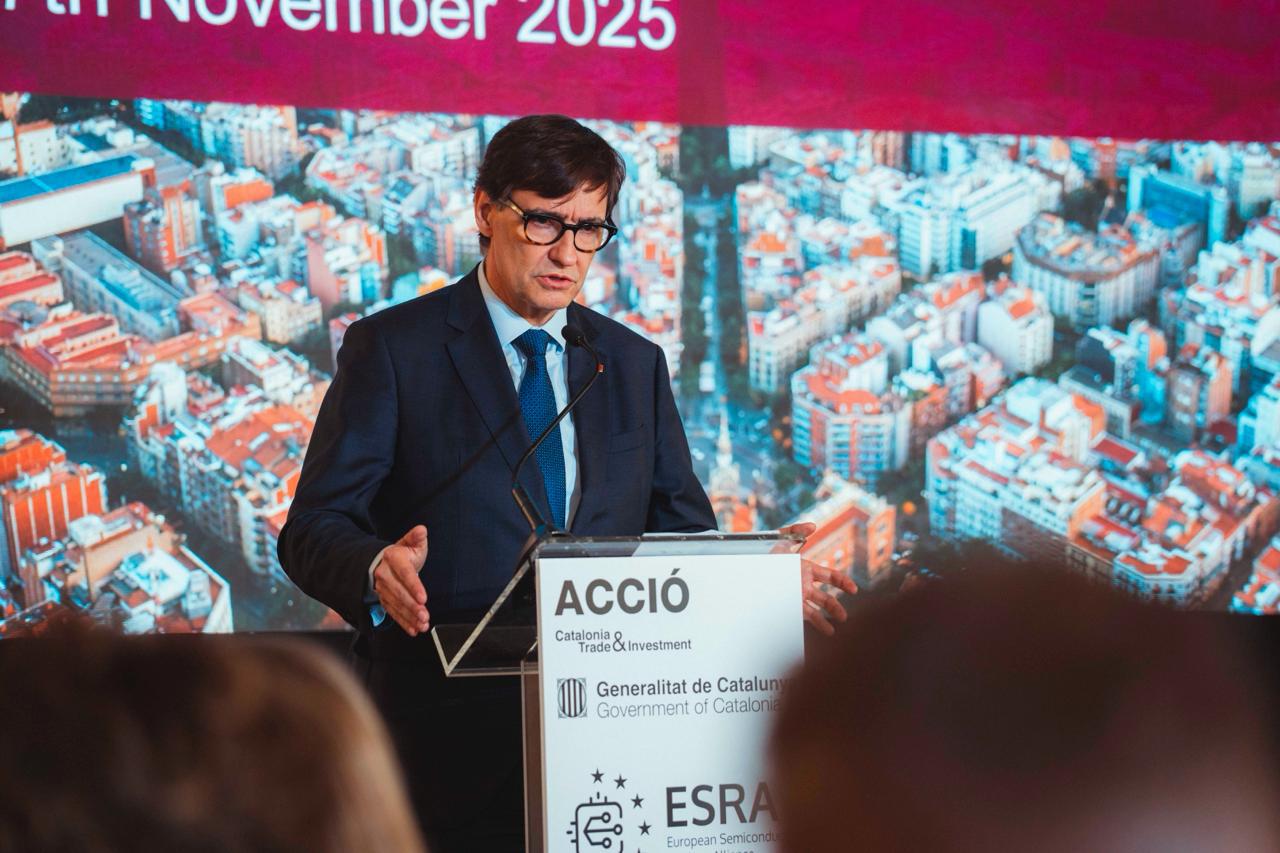 El presidente de la Generalitat, Salvador Illa, ha encabezado el acto de traspaso de presidencia de la Alianza de Regiones Europeas de Semiconductores (ESRA) entre el Piamonte y Cataluña / ACN