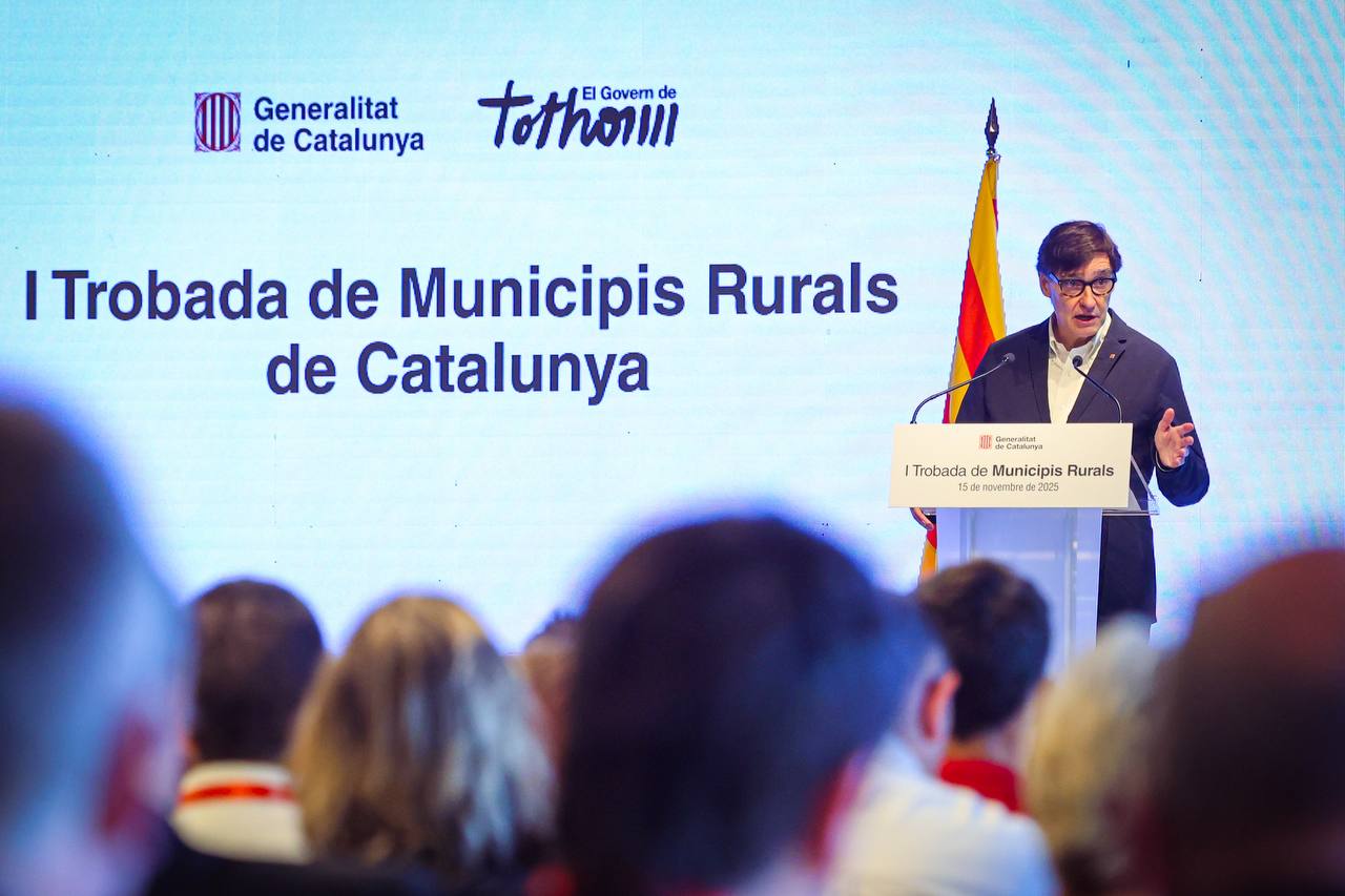El presidente de la Generalitat, Salvador Illa, ha intervenido en el I Encuentro de Municipios Rurales / Jordi Bedmar