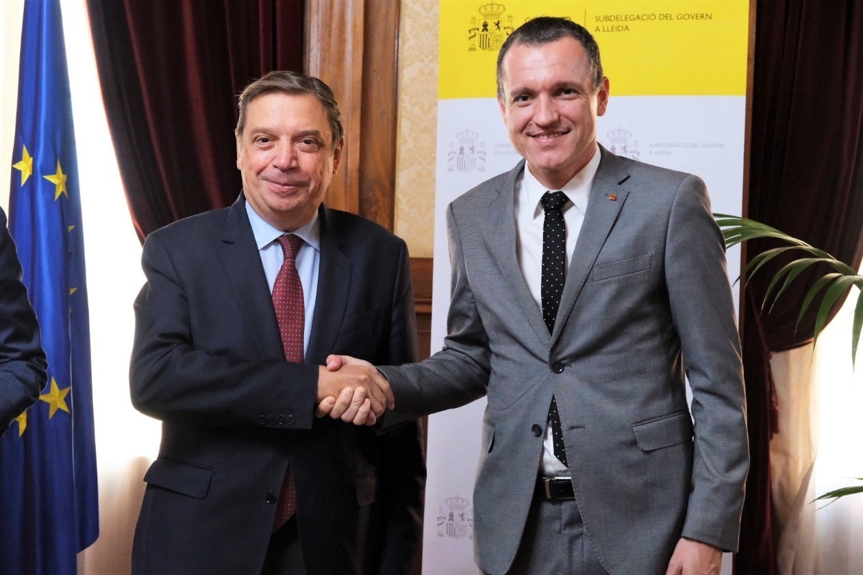 El ministre d'Agricultura del govern espanyol, Luís Planas, amb el conseller d'Agricultura de la Generalitat, Òscar Ordeig / EP