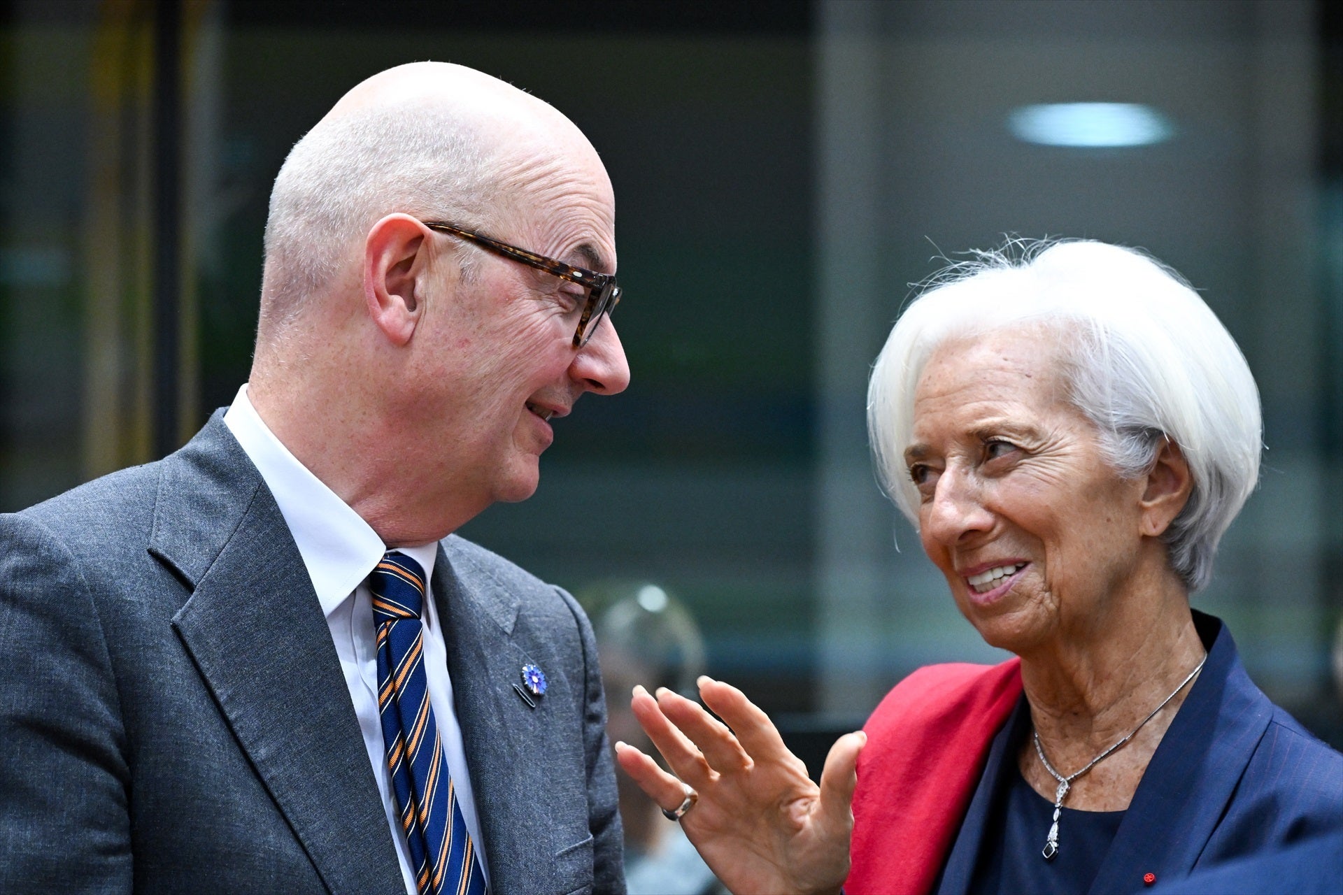 La presidenta del BCE, Christine Lagarde, amb el ministre francès d'Economia, Roland Lescue, en una reunió de l'Eurogrup / EP