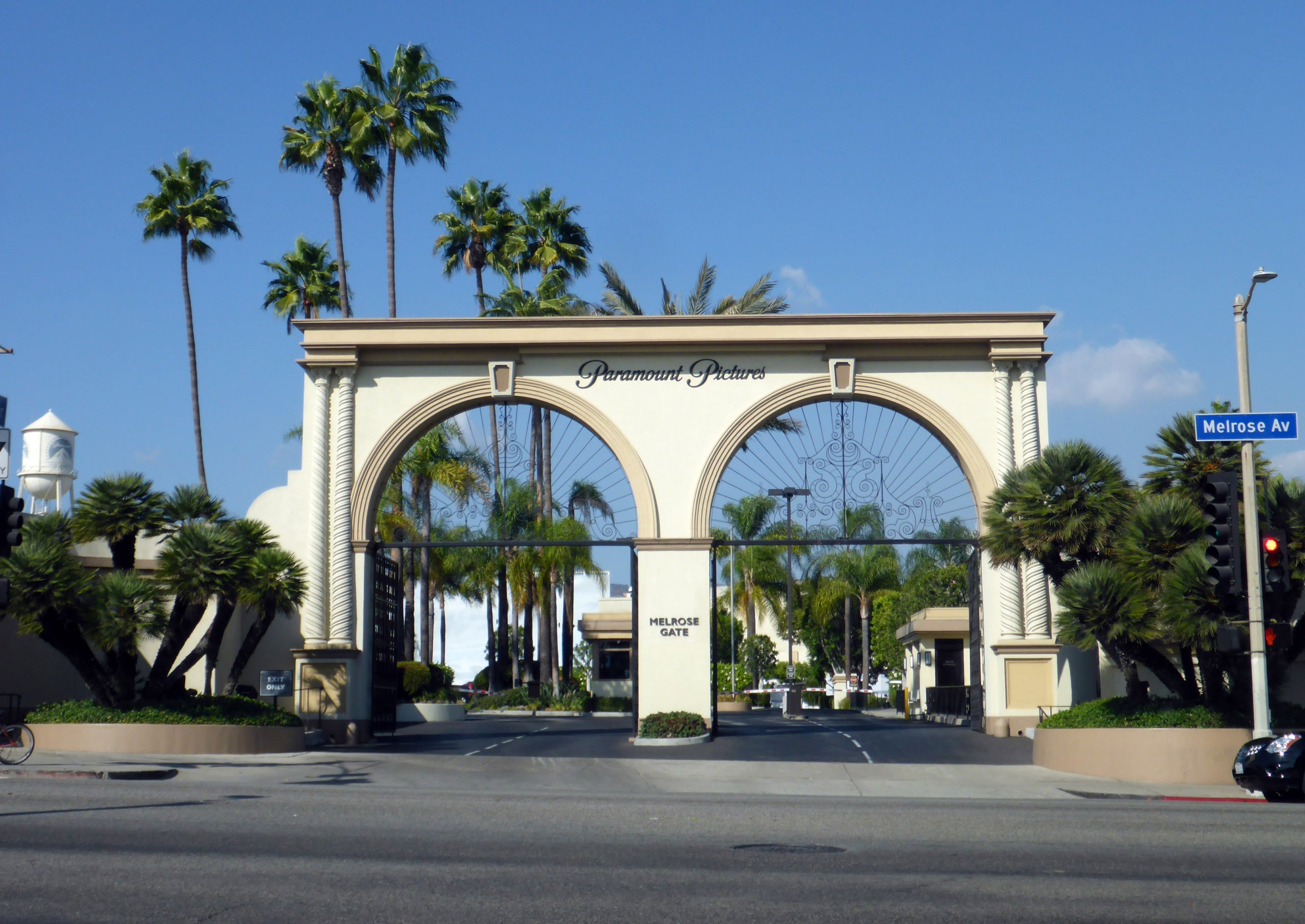 La Melrose Gate, la entrada a los estudios de Paramount en Hollywood / Wikimedia Commons