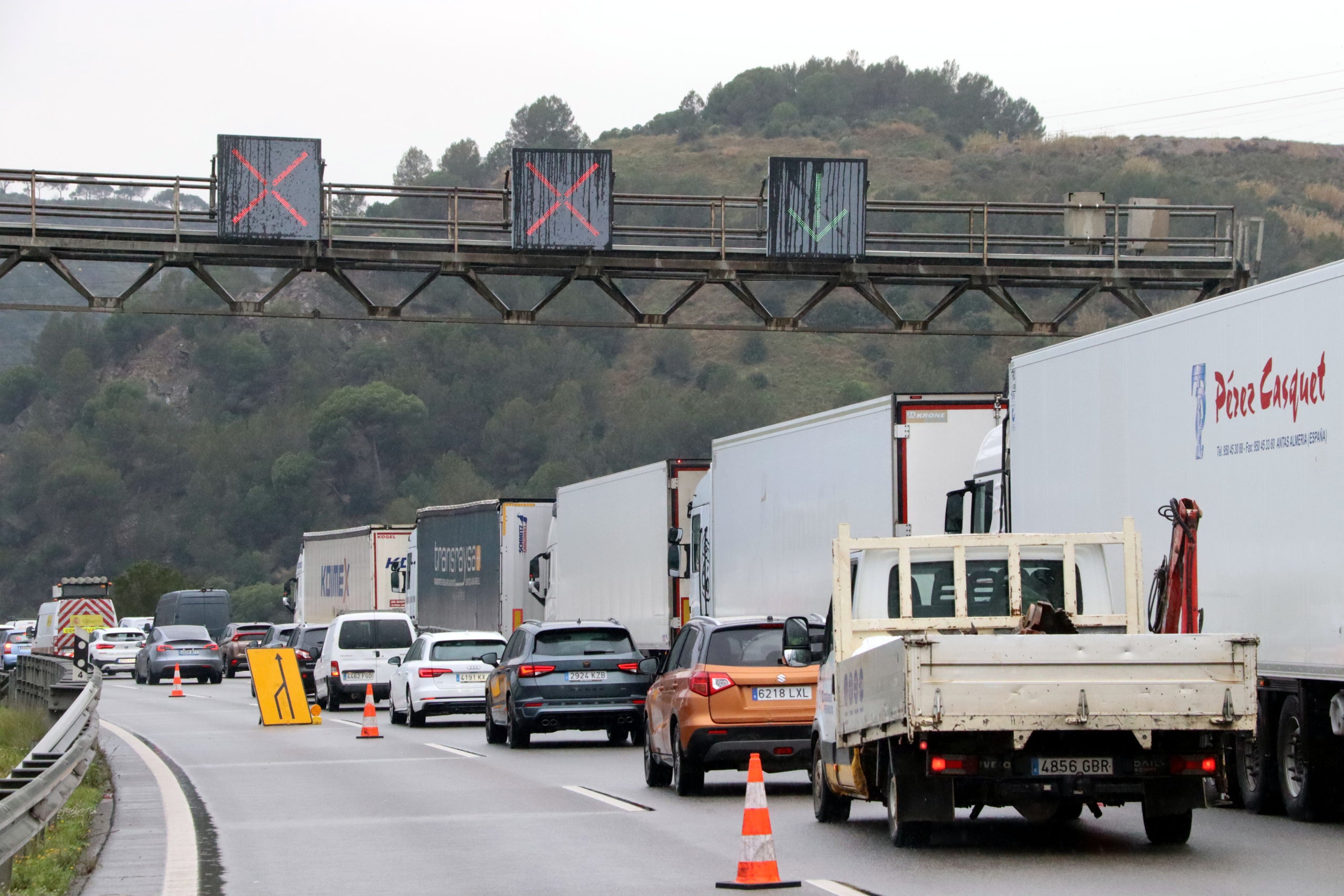 Retencions a l'AP-7 en sentit Martorell pel tall de l'autopista / ACN