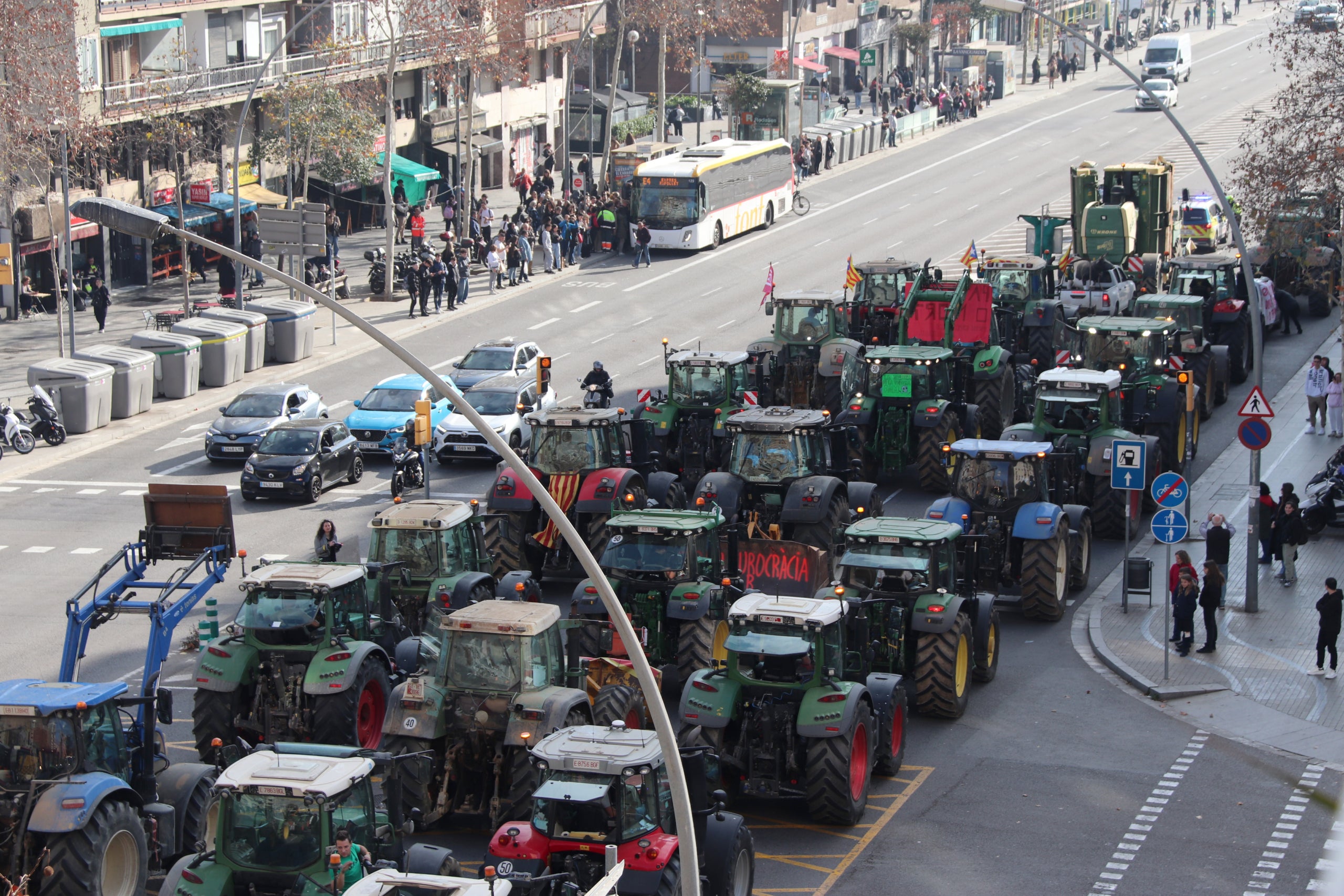 Imatge d'arxiu de tractors entrant a Barcelona per la Meridiana | Maria Asmarat (ACN)