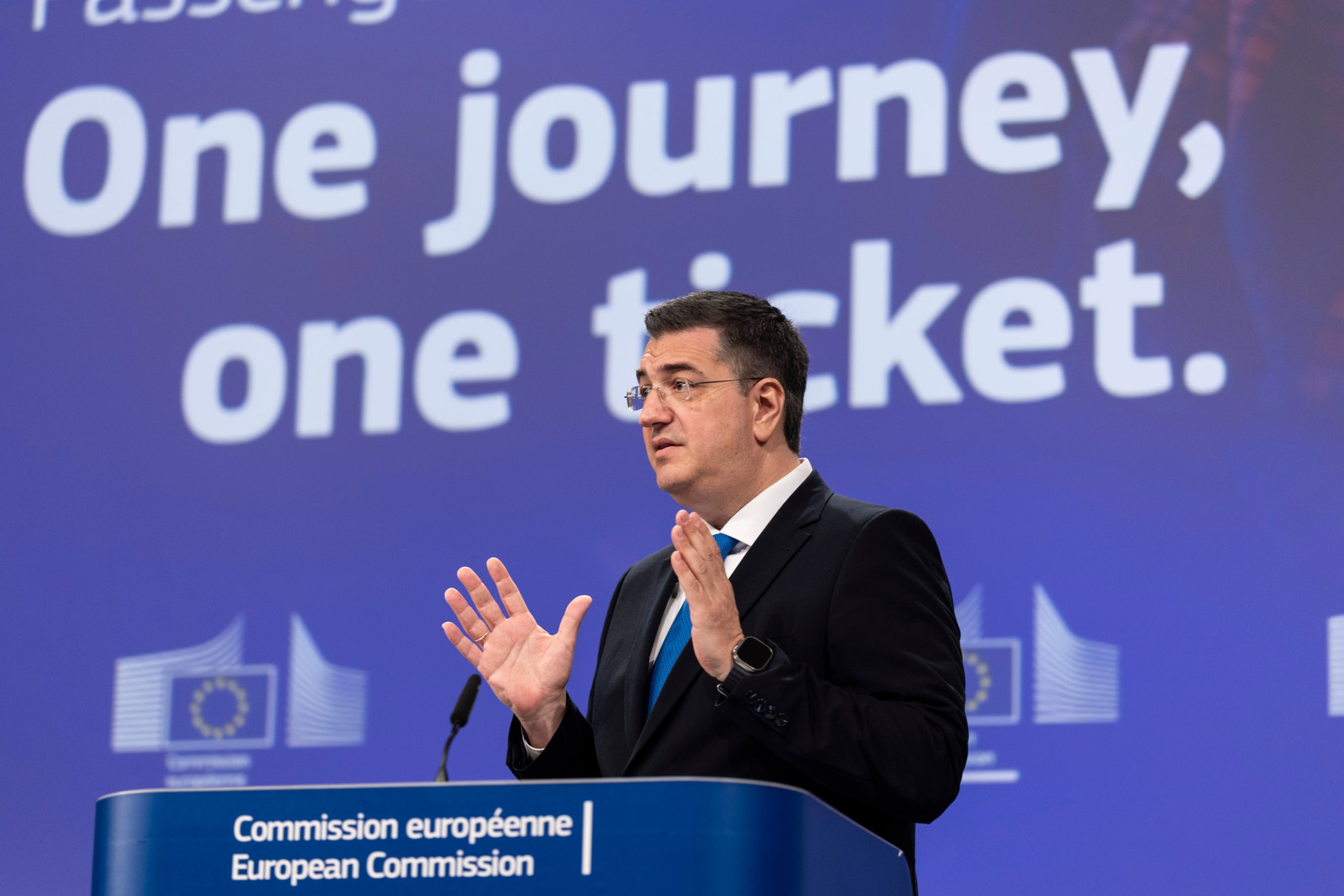 El comissari europeu de Transports i Turisme, Apostolos Tzitzikostas, en una imatge d'arxiu / ACN