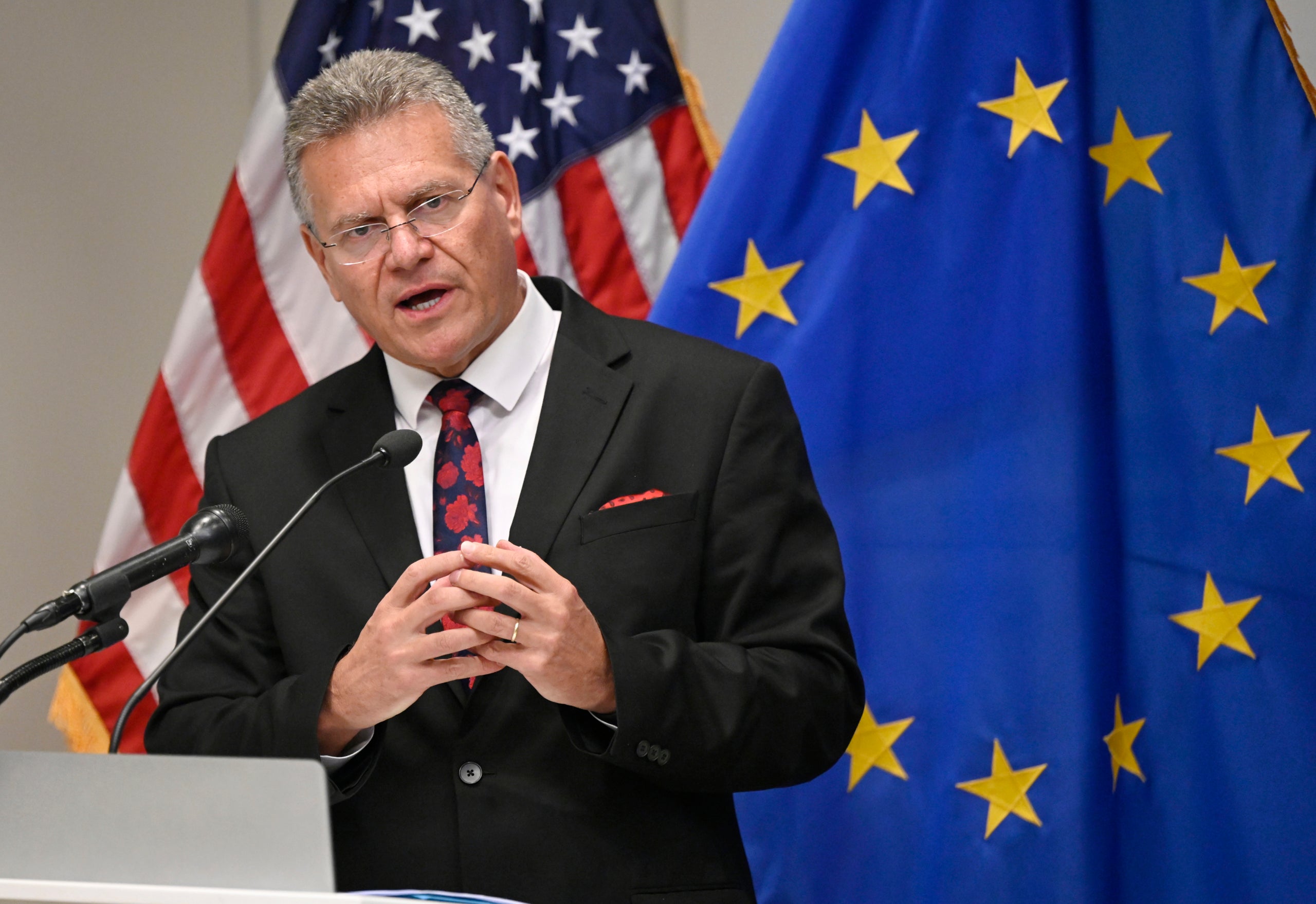 El comissari europeu de Comerç, Maros Sefcovic, durant una roda de premsa a Washington / Olivier Douliery / Europa Press