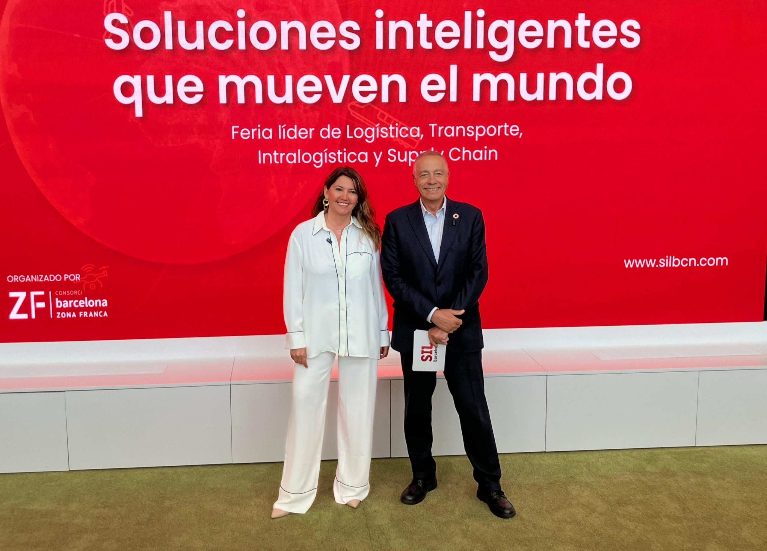 El presidente ejecutivo del Consorcio de la Zona Franca de Barcelona (CZFB), Pere Navarro, y la directora general, Blanca Sorigué, en la presentación del SIL 2026 / Europa Press