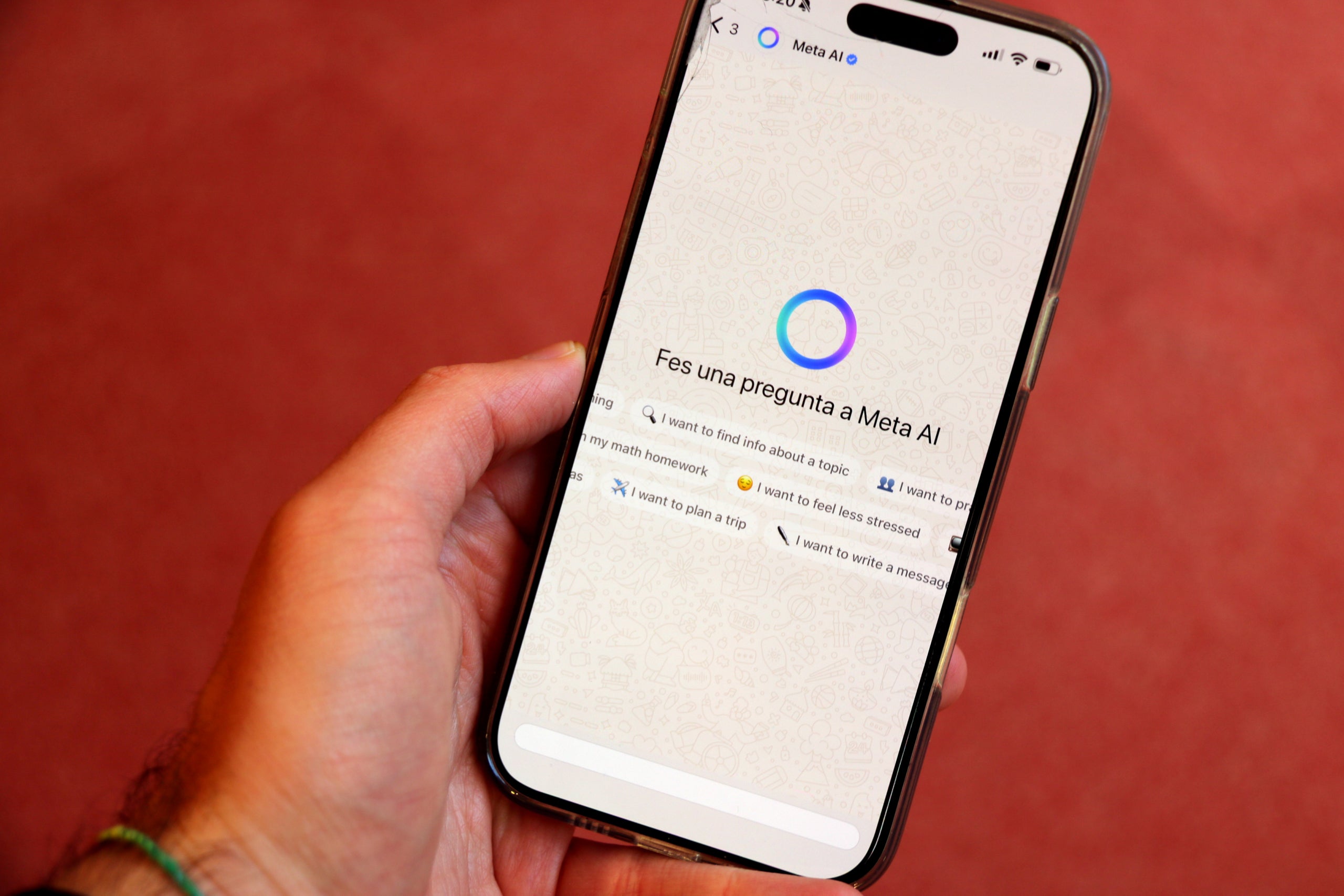 La inteligencia artificial (IA) de Meta disponible en un chat de WhatsApp permite hacer preguntas a la IA desde una conversación en el teléfono móvil
Fecha de publicación: miércoles 15 de abril de 2026, 16:26
Localización: Bruselas
Autor: Gerard Escaich Folch