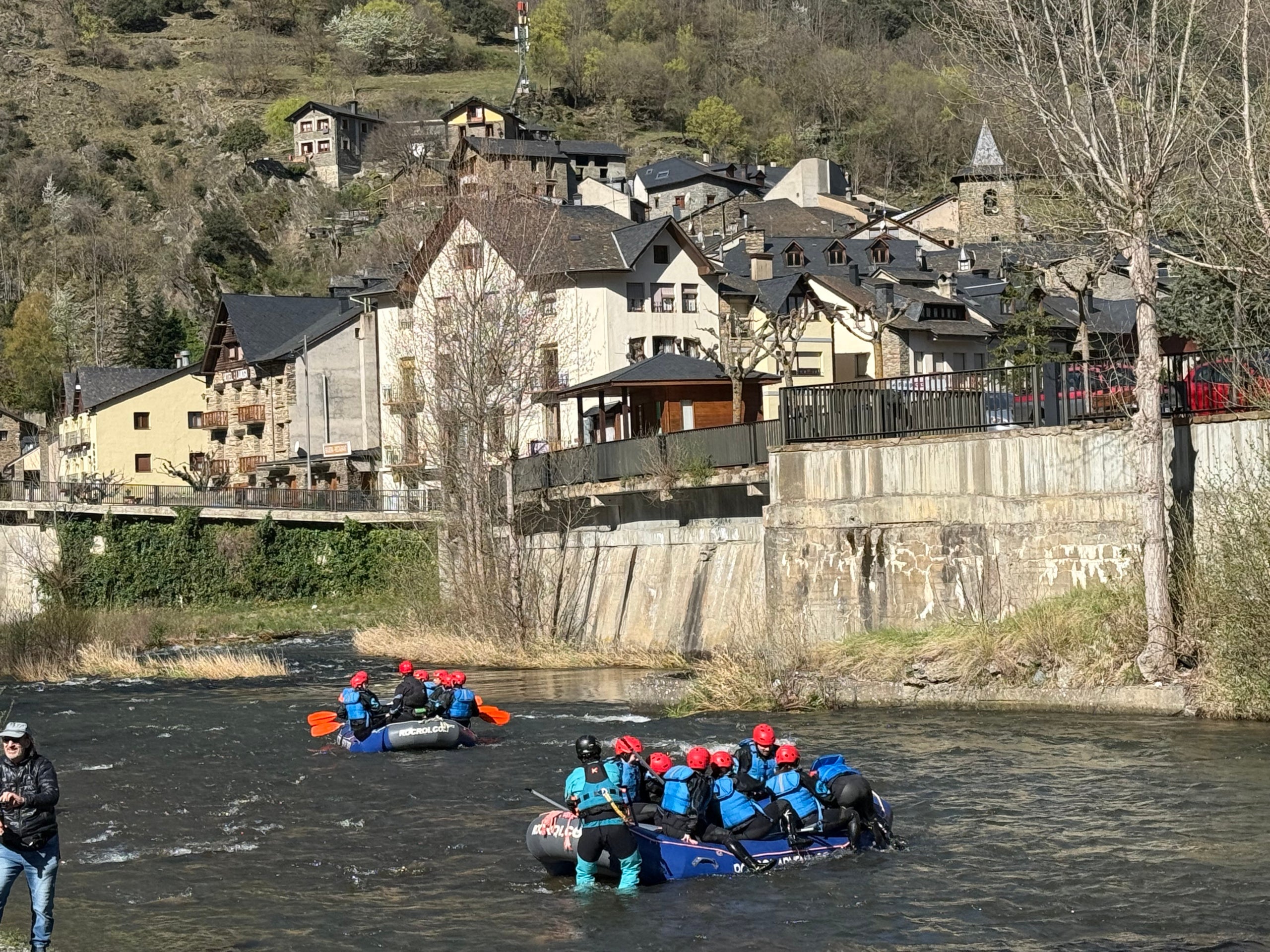 Dos barques de ràfting baixant pel riu a l'altura de Llavorsí Data de publicació: dijous 09 d’abril del 2026, 12:58 Localització: Llavorsí Autor: Marta Lluvich