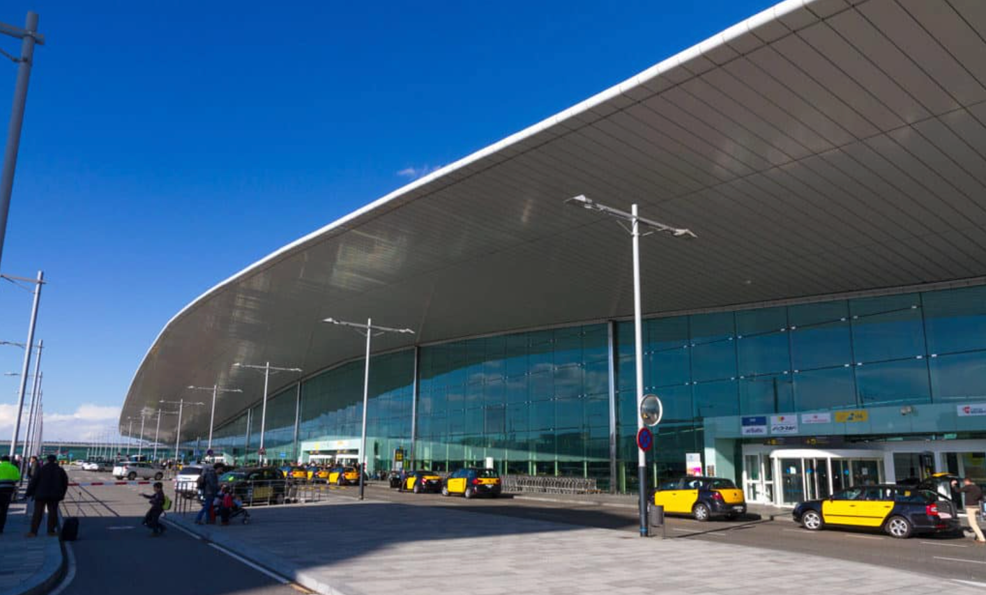 Imatge de la façana de la terminal 1 de l'aeroport de Barcelona