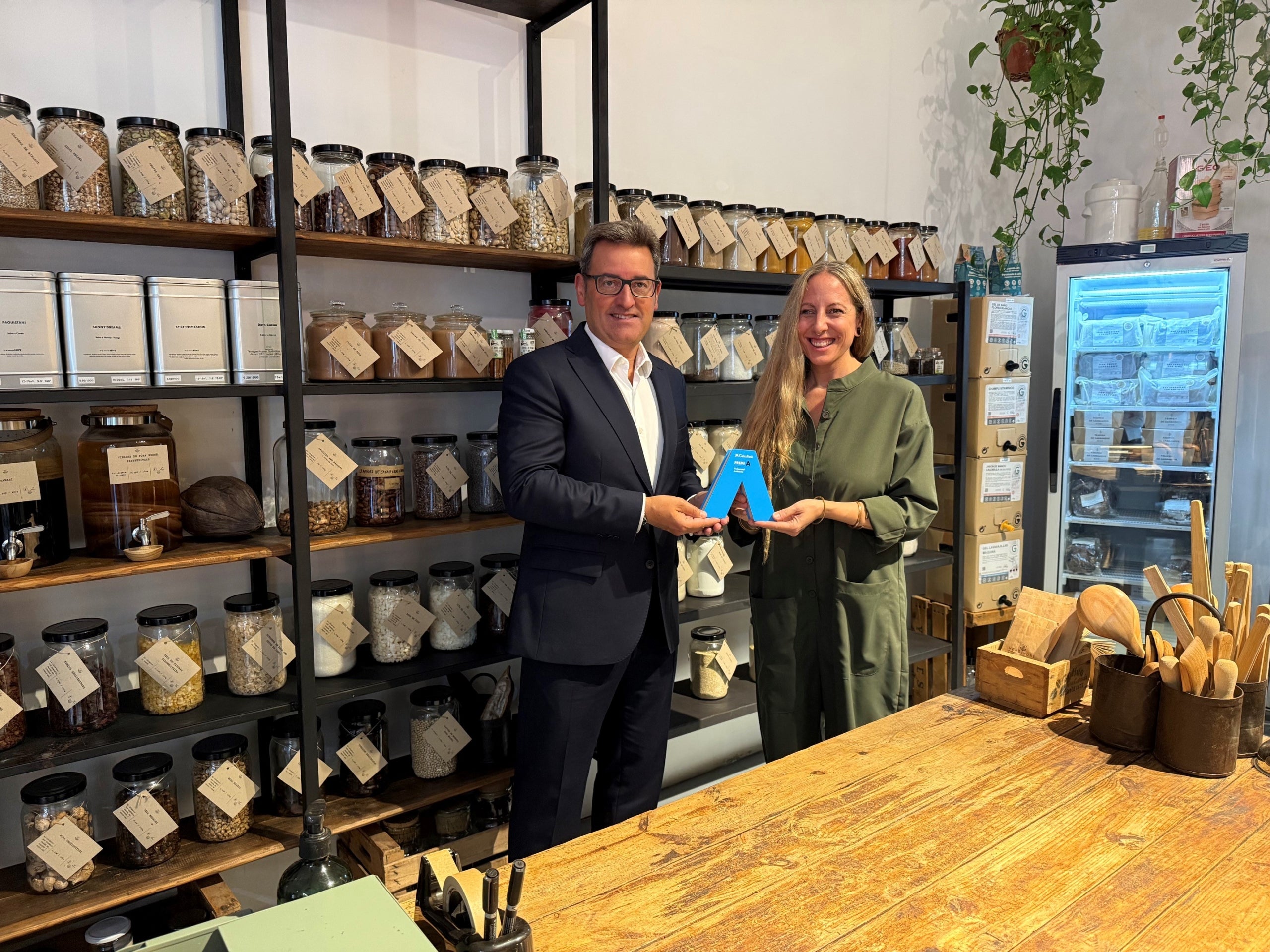 CaixaBank reconeix Montserrat Navarro, fundadora d’HERBIVORE, amb el ‘Premi A Professional Autònoma’ a Catalunya CAIXABANK