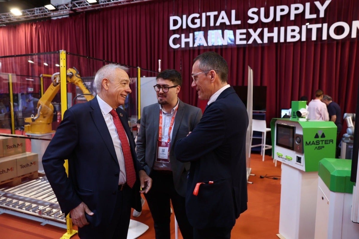 La empresa tecnológica aplica automatización, inteligencia artificial y herramientas de gestión para optimizar las operaciones del comercio internacional, con más de 100 clientes y presencia en 15 países.