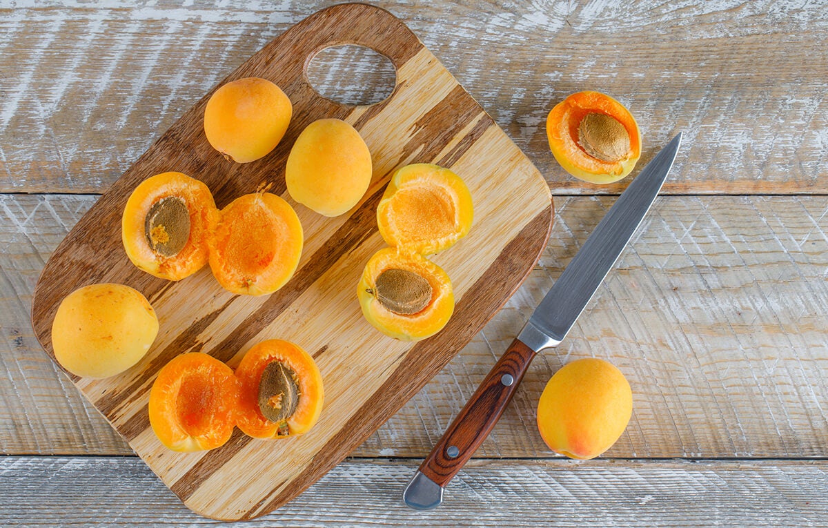 El níspero, la fruta de Cataluña con retinol que salva la piel en verano

