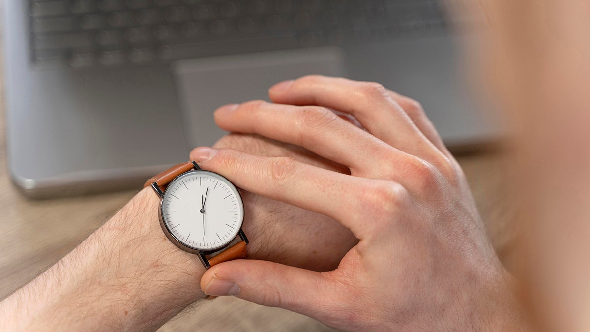 El drama dels que sempre arriben tard les raons psicològiques (i perilloses) que s’amaguen al darrere