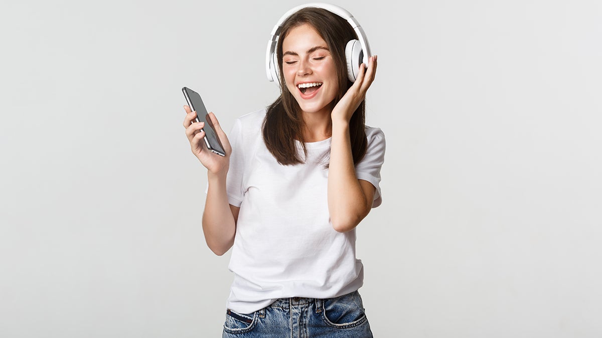 Segons la psicologia, la cançó que no pots deixar d’escoltar et connecta amb la teva història emocional