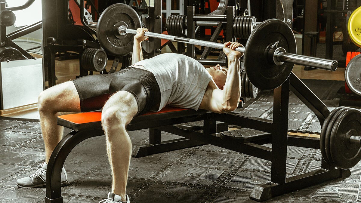 Adéu al sedentarisme: els exercicis en cadira que recomana Harvard per millorar la salut i evitar lesions